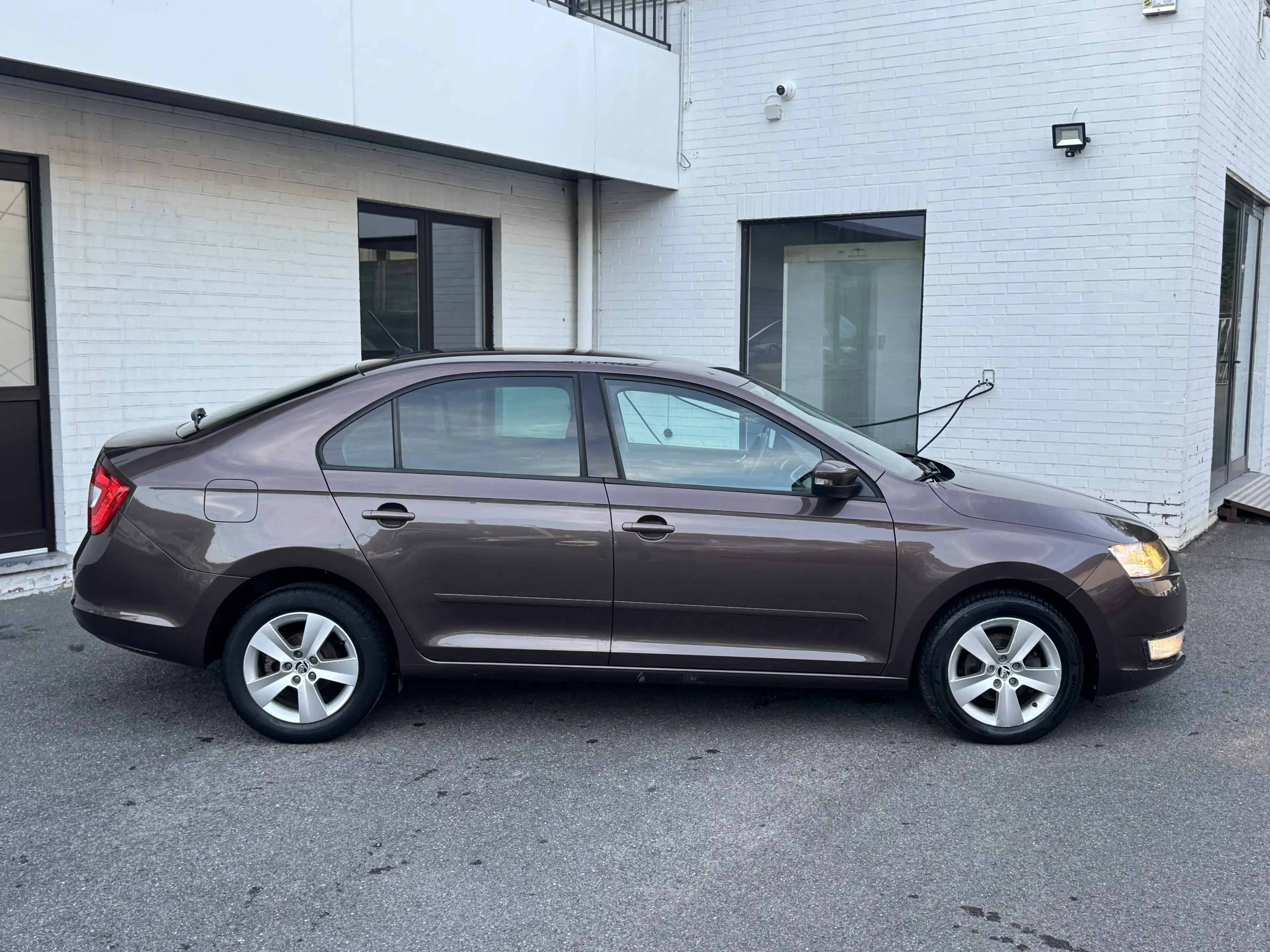 Skoda Rapid/Spaceback RABID 1200 ESSENCE BERLINE 4 PORTES GPS CLIM JA — photo 5