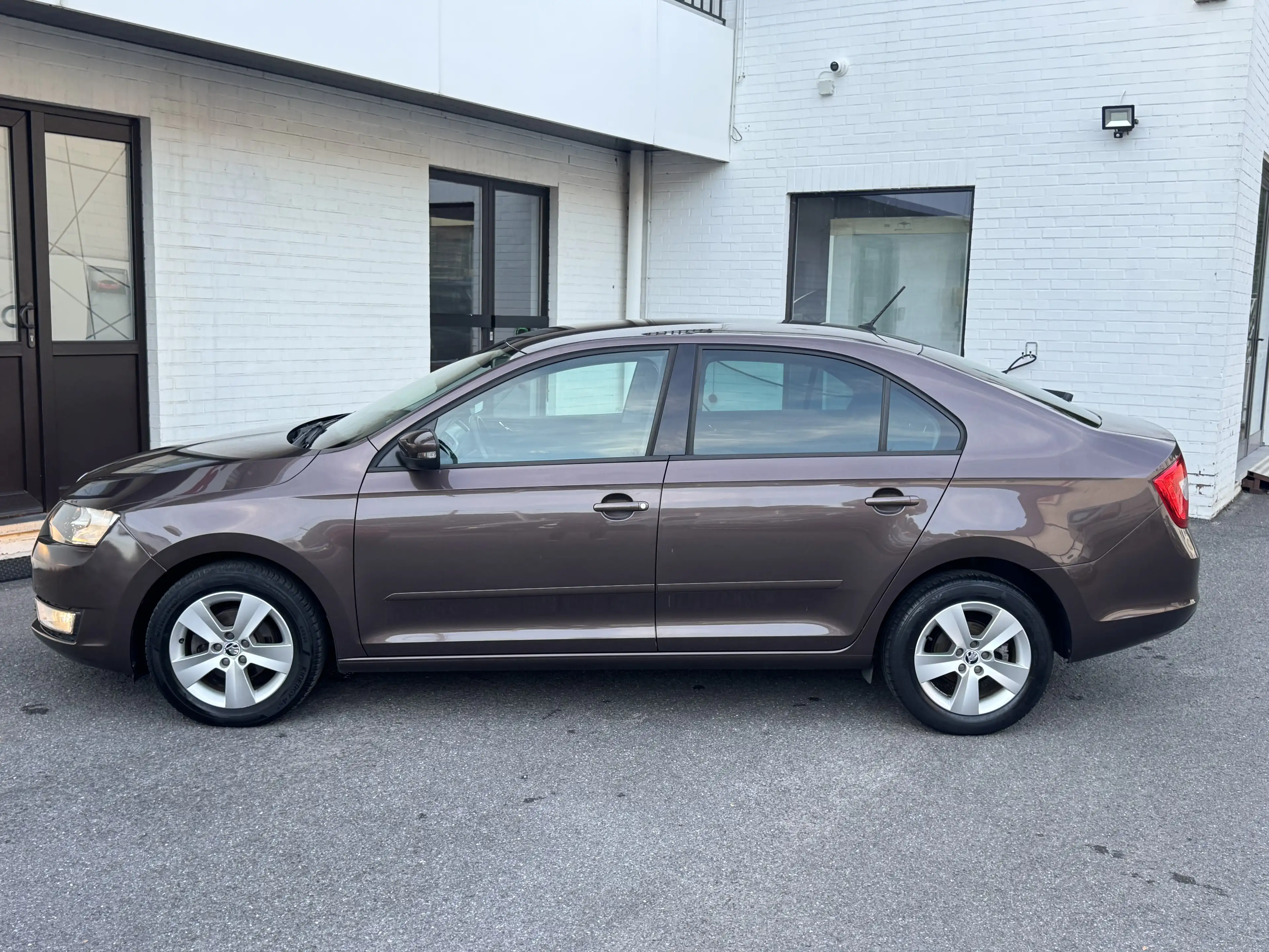 Skoda Rapid/Spaceback RABID 1200 ESSENCE BERLINE 4 PORTES GPS CLIM JA — photo 12