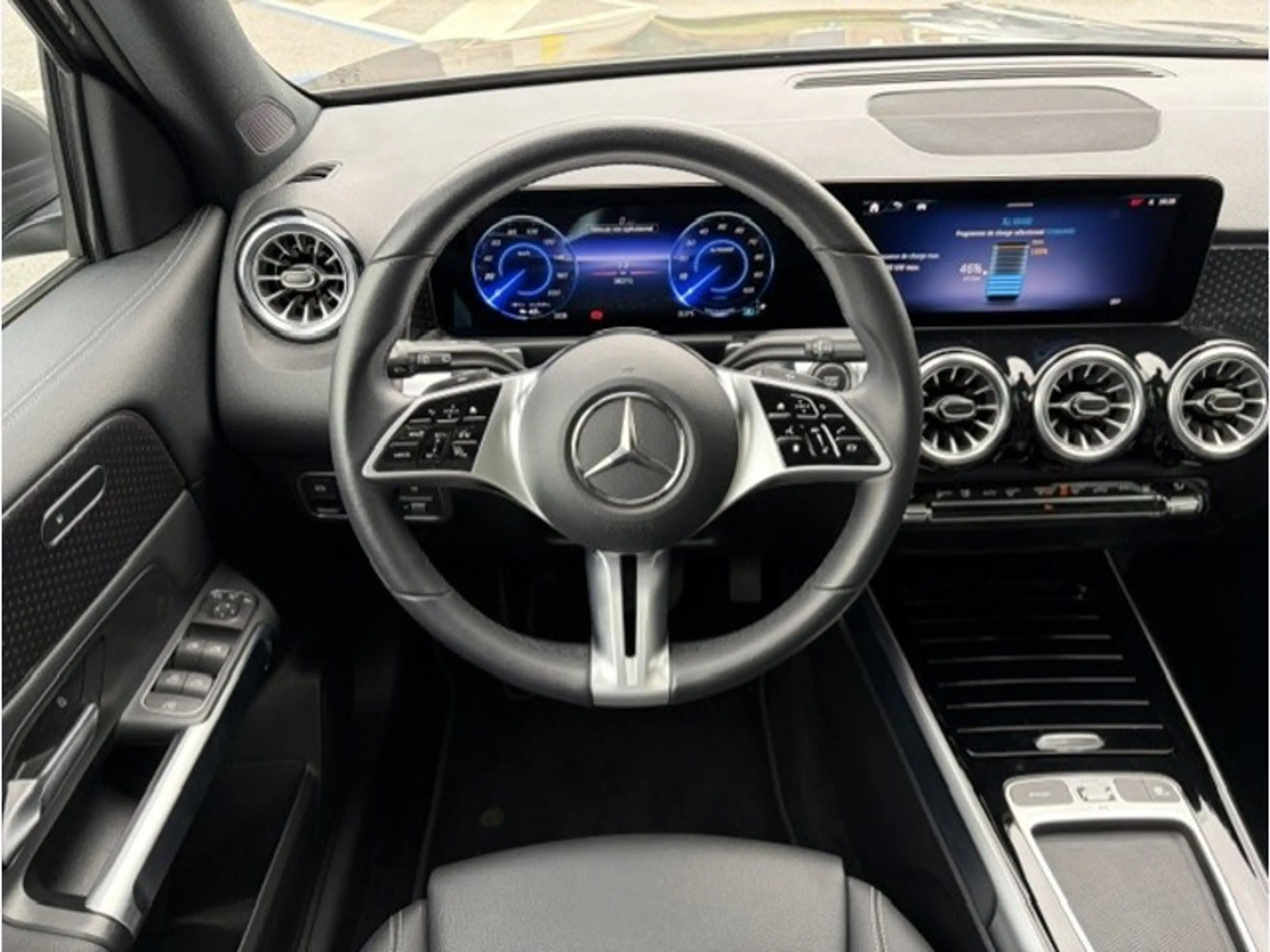 Mercedes-Benz EQB 250 + Luxury Line Toit Pano 7 places — photo 15