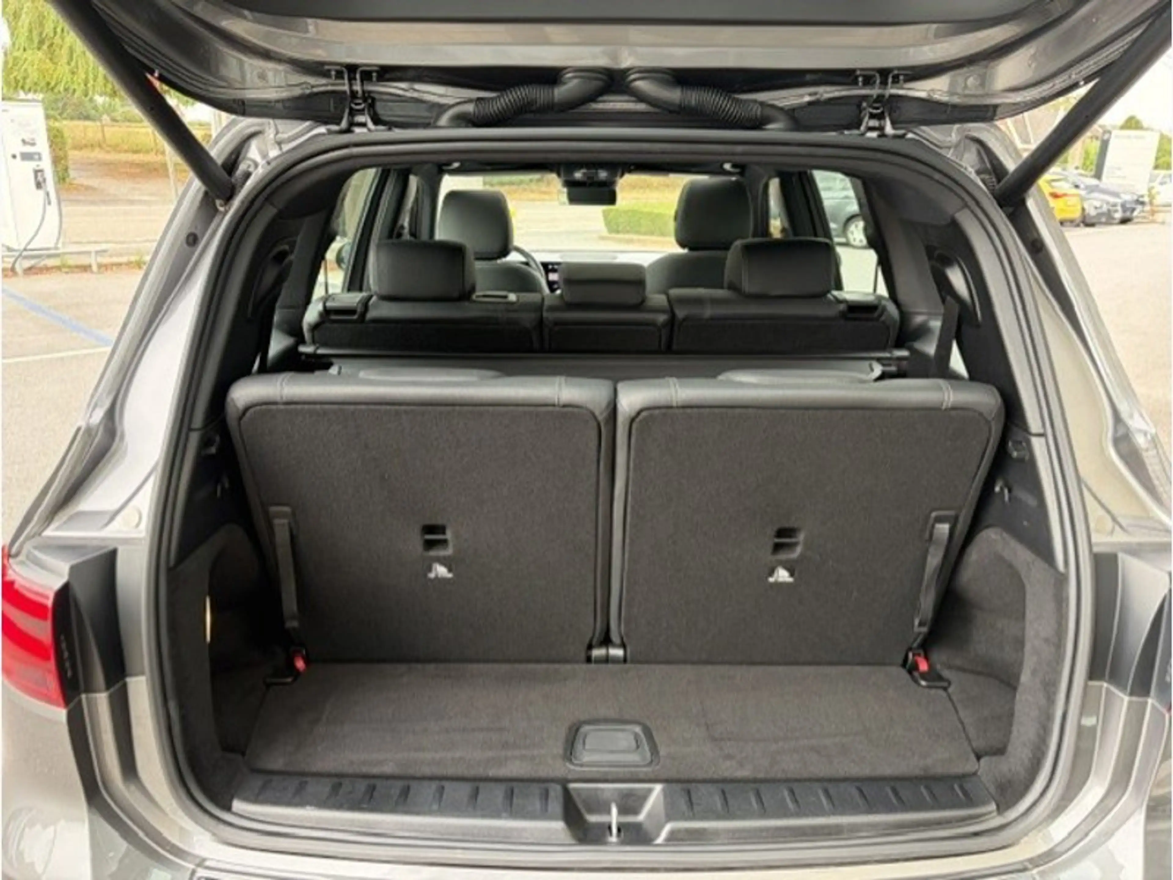 Mercedes-Benz EQB 250 + Luxury Line Toit Pano 7 places — photo 10