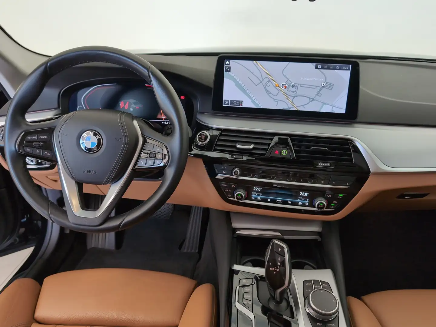 BMW 540 d xDrive Limousine LED/DAB/SHZ/Ambiente LED/DAB/SH Schwarz - 2
