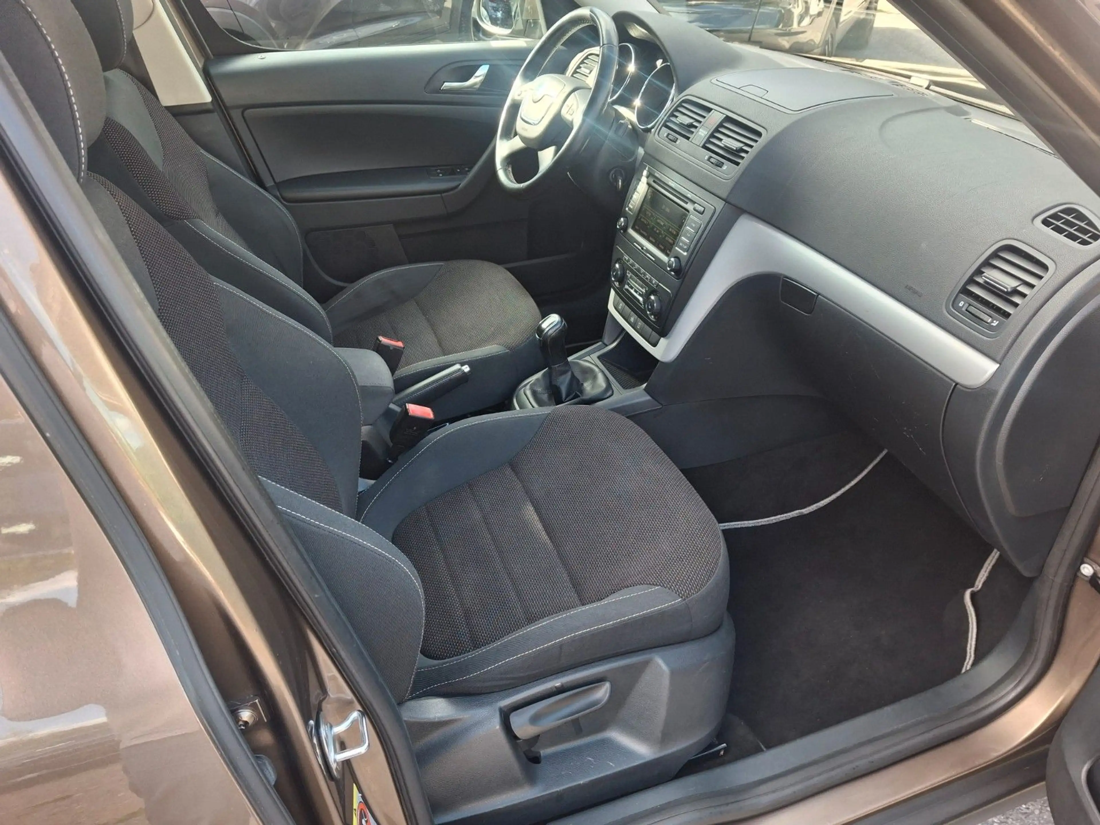 Skoda Yeti Ambition Plus Edition 4x4 — photo 11
