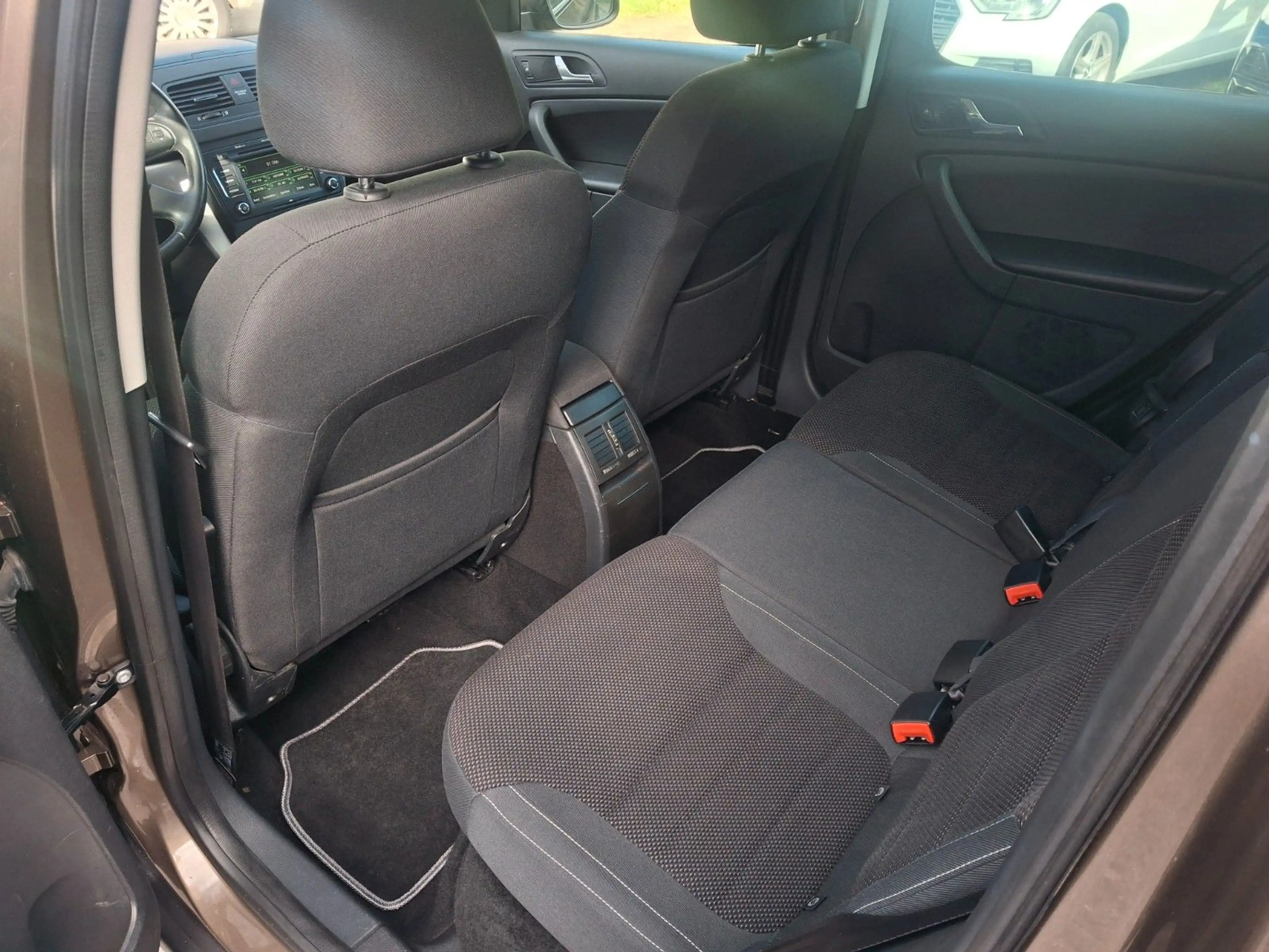 Skoda Yeti Ambition Plus Edition 4x4 — photo 14