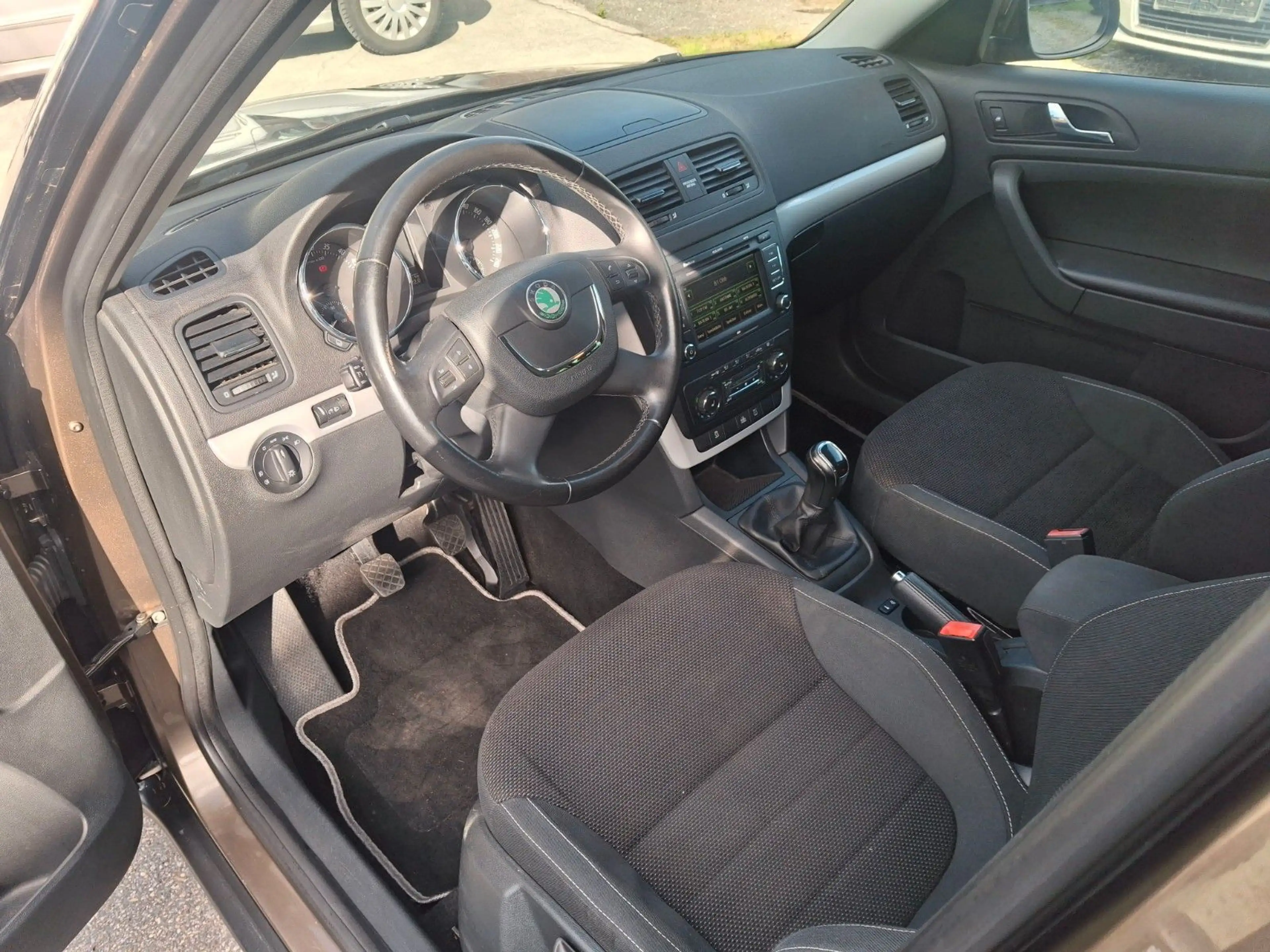 Skoda Yeti Ambition Plus Edition 4x4 — photo 9