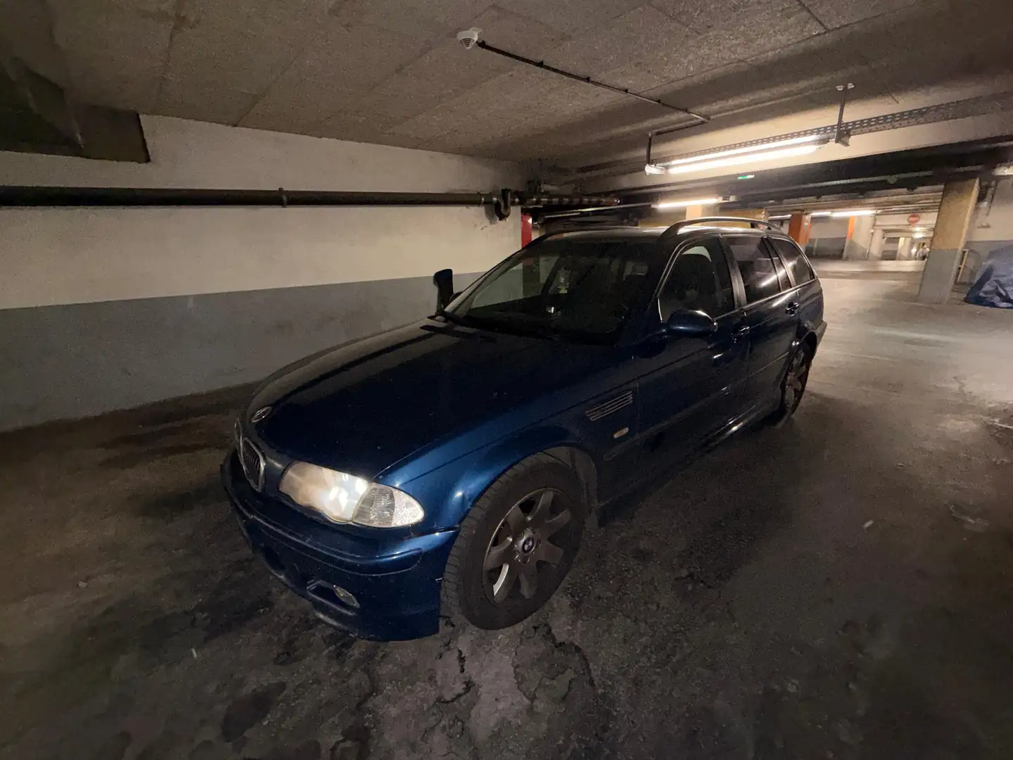 BMW 320 320d touring - 1