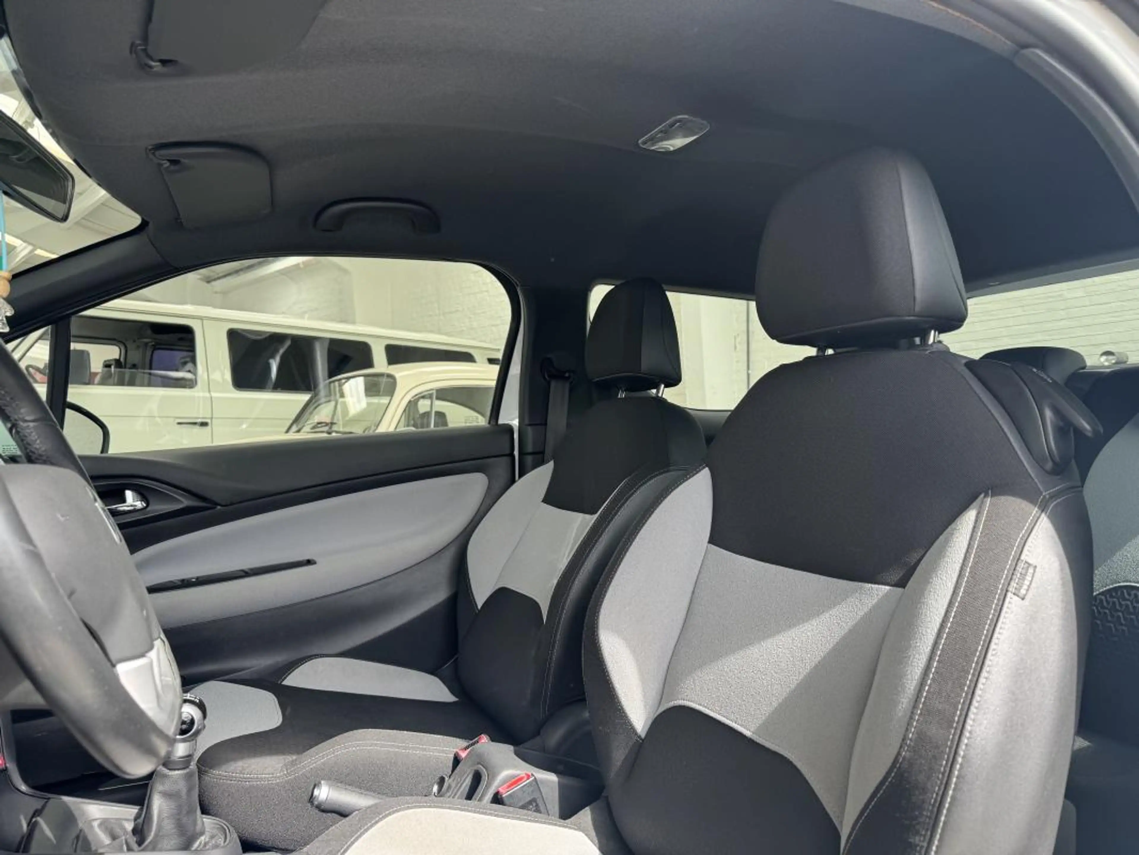 Citroen DS3 SO CHIC 1.4 HDI 68CH GAR 12M — photo 6