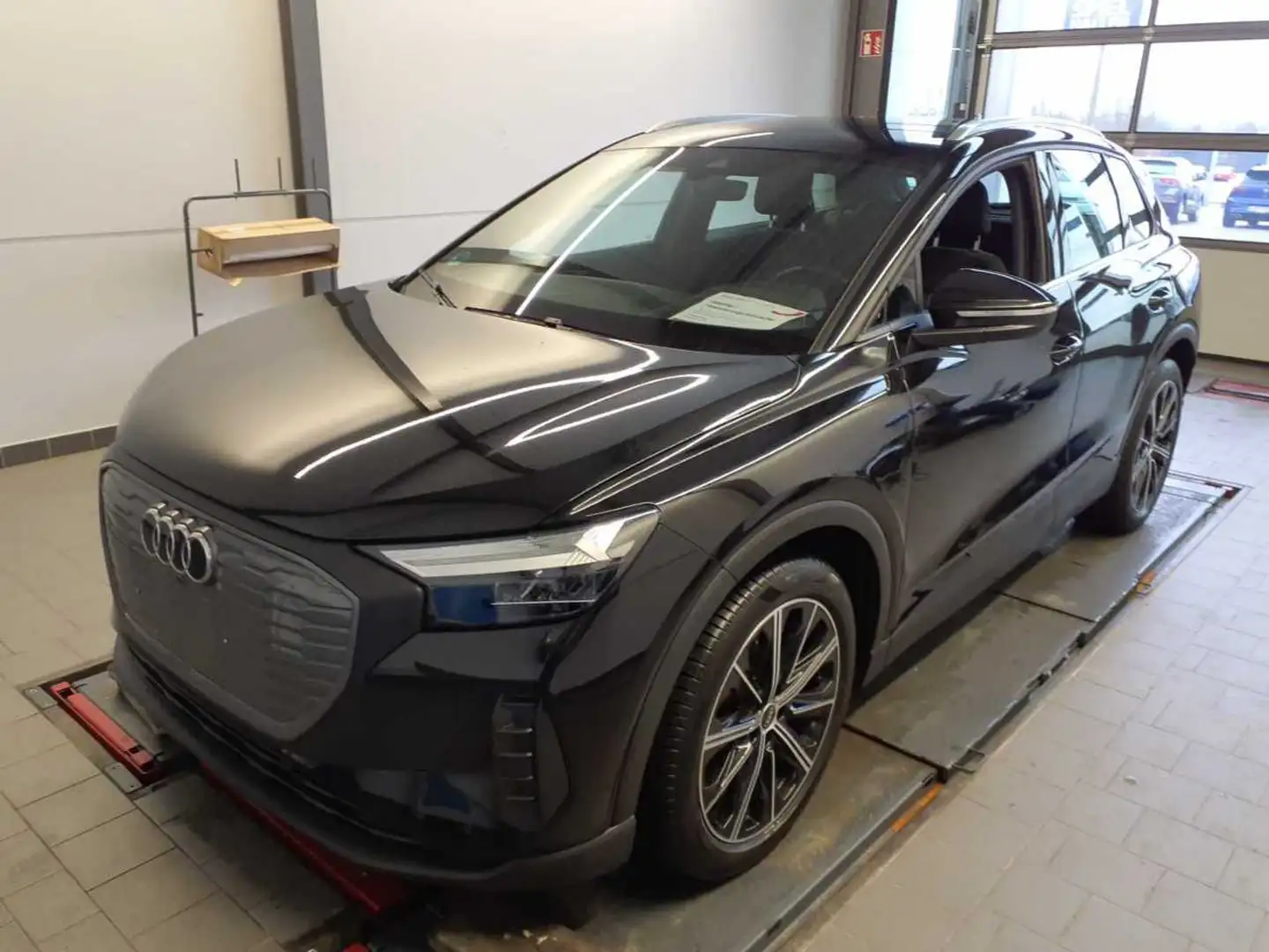 Audi Q4 e-tron 35 *nur an Gewerbe* Wärmepumpe Naviplus VC Sitzh P Schwarz - 2