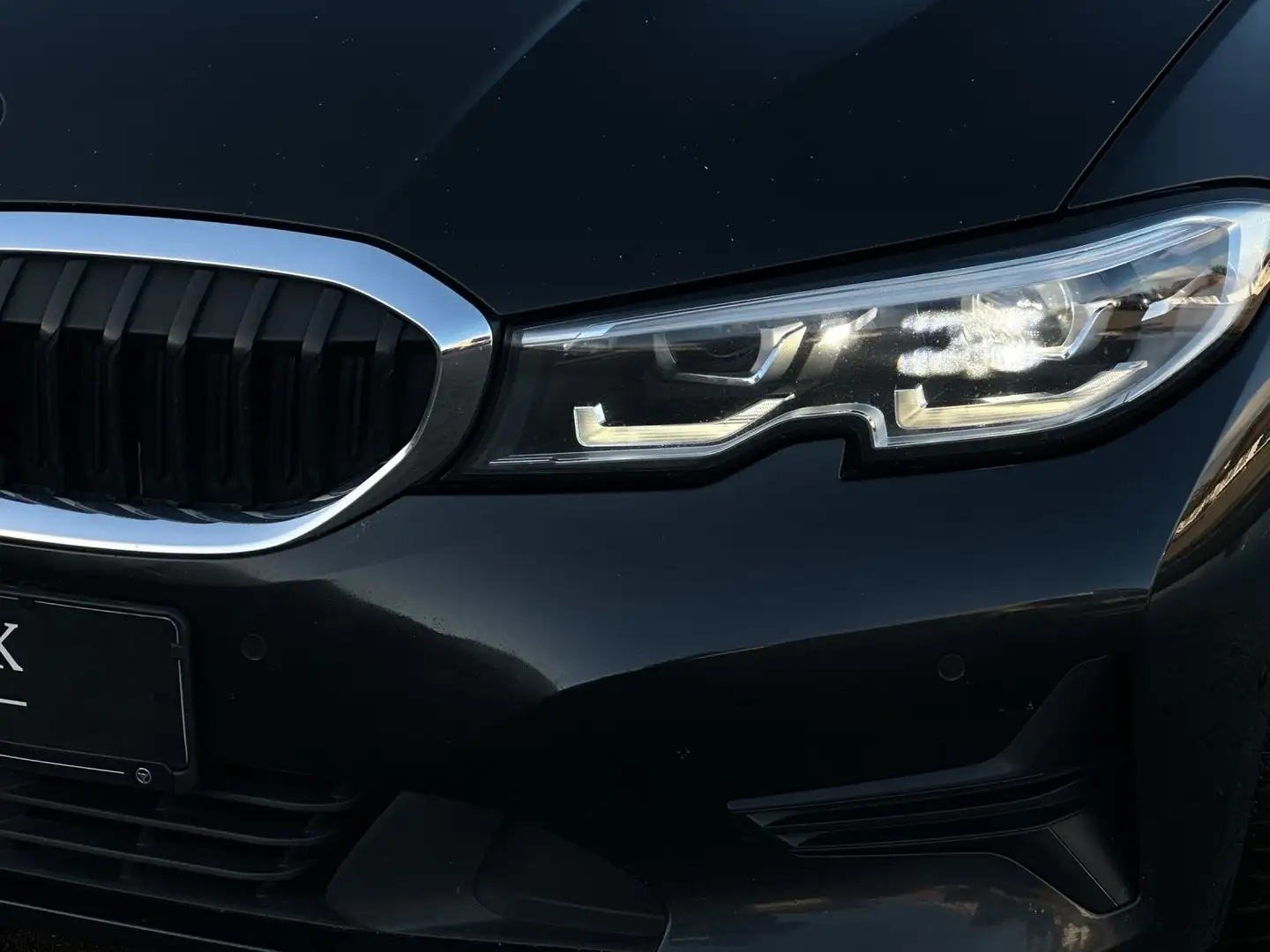BMW 320 d Touring xDrive Advantage (VIRTUAL-ACC-LED) Zwart - 2