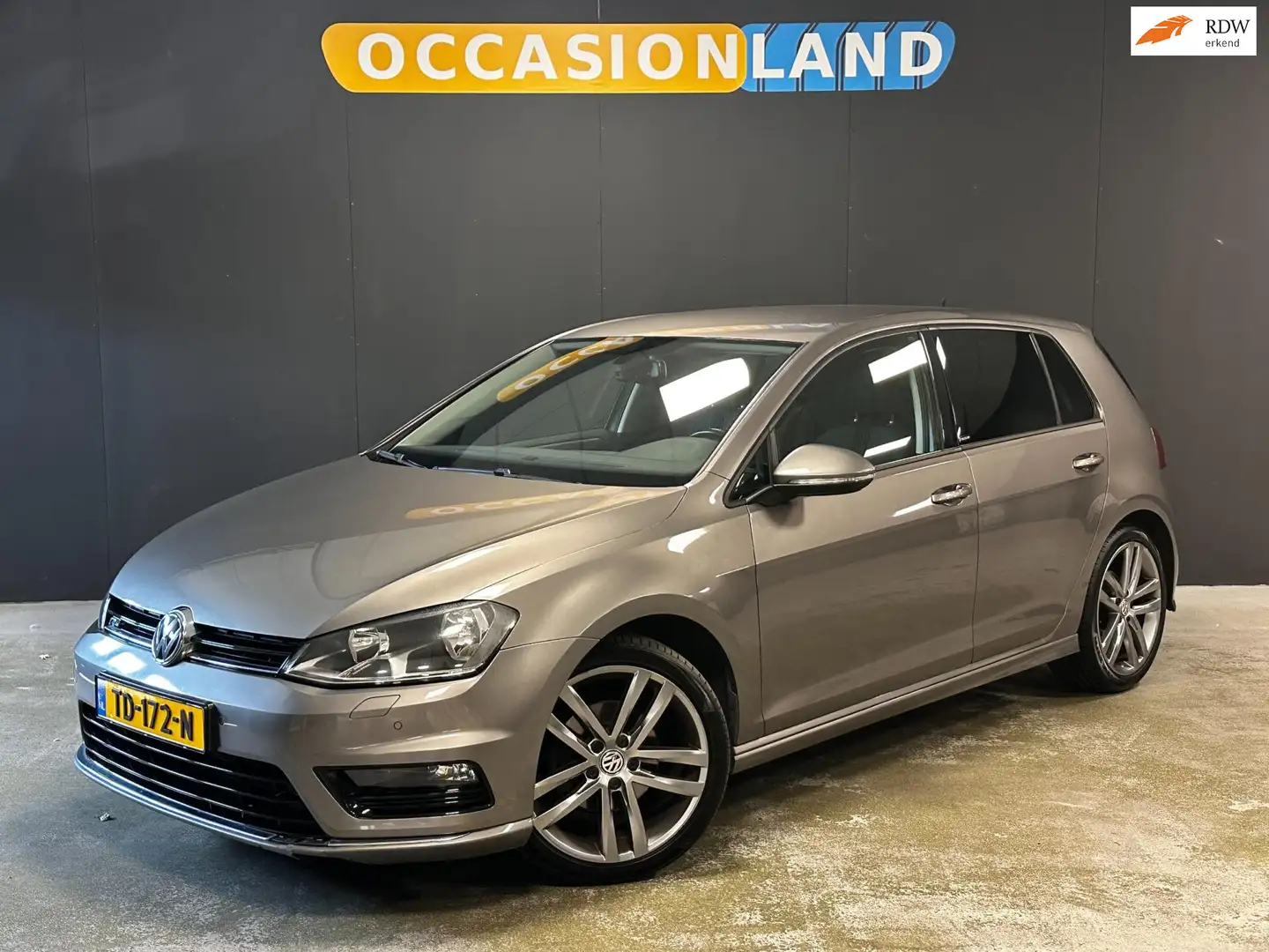Volkswagen Golf 1.4 TSI Connected Series|STOELV|CRUISE|NAVI|BLUETO Grijs - 1