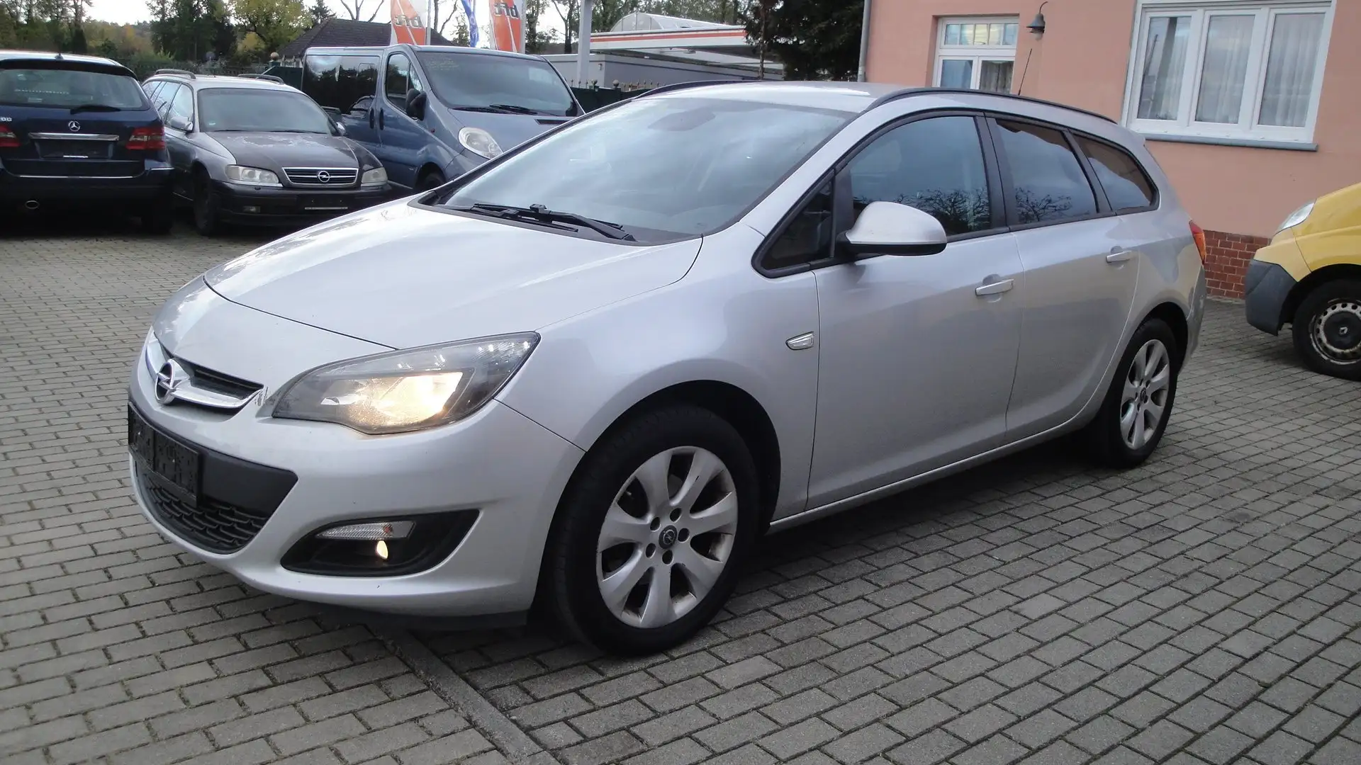 Opel Astra 1,6 TDCI 1 HAND EORO 6 TÜV 04/25 EXPORT Grijs - 2