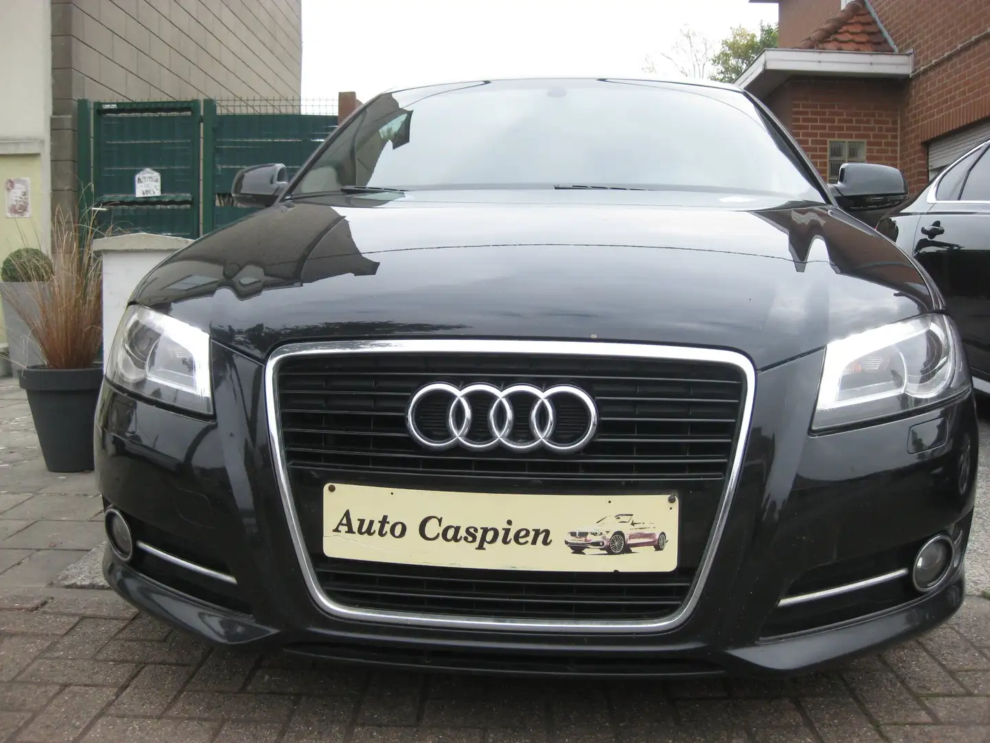 Audi A3 1.8 TFSI automatique S-line Full option ct ok gar. Noir - 1