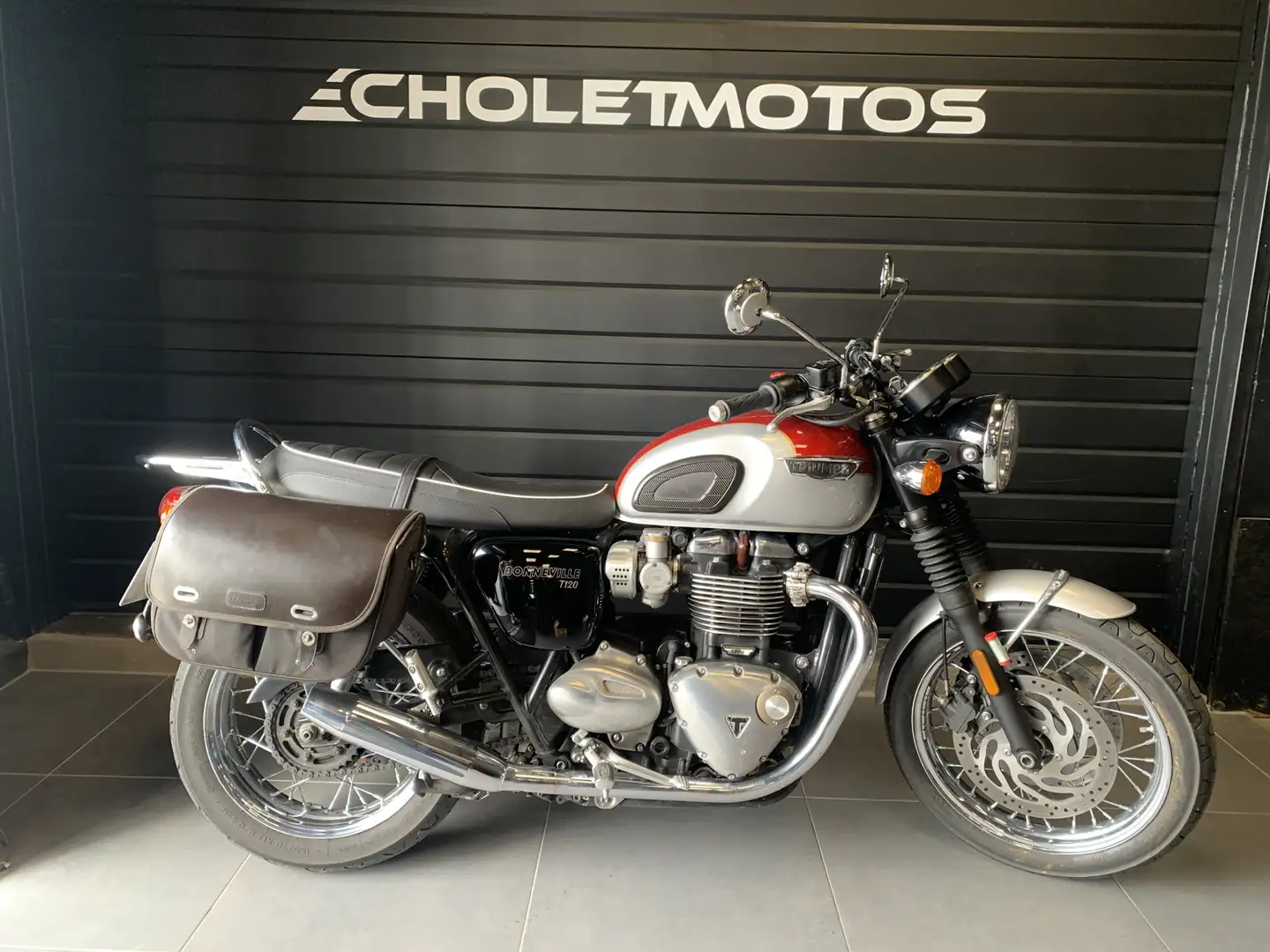 Triumph Bonneville T120 Gris - 1