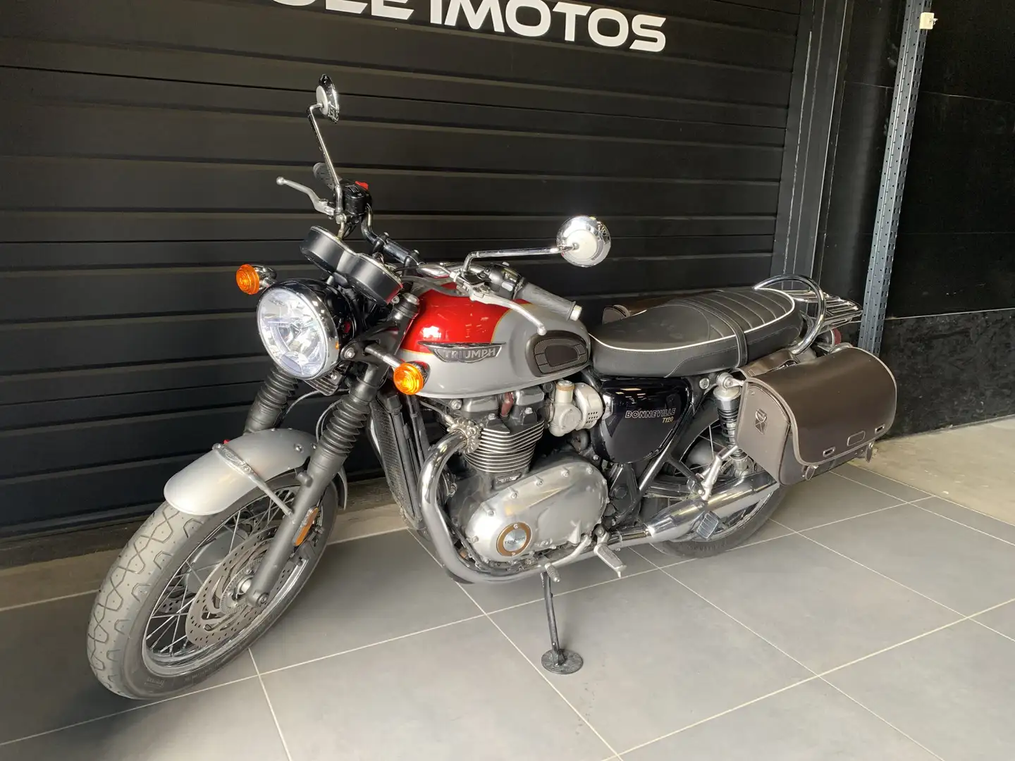 Triumph Bonneville T120 Gris - 2