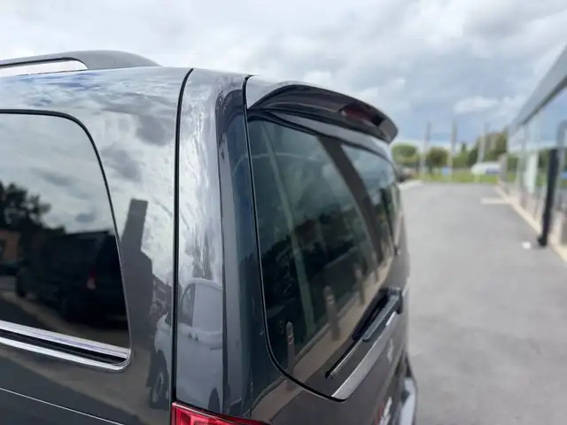 Mercedes-Benz 250 view 8