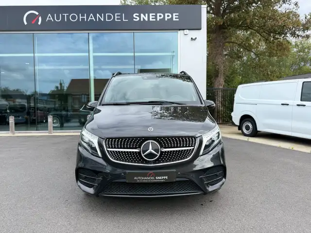 Mercedes-Benz 250 view 2