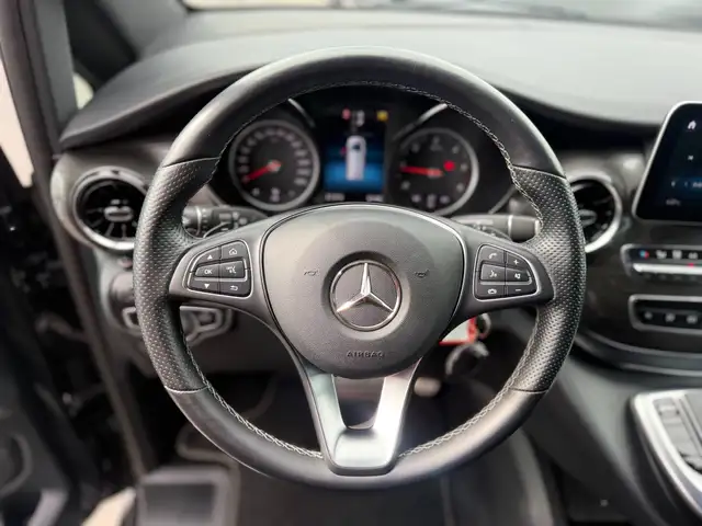 Mercedes-Benz 250 view 13