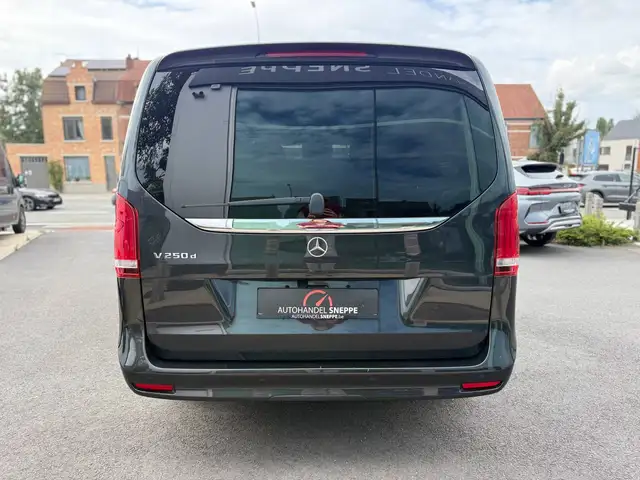 Mercedes-Benz 250 view 5