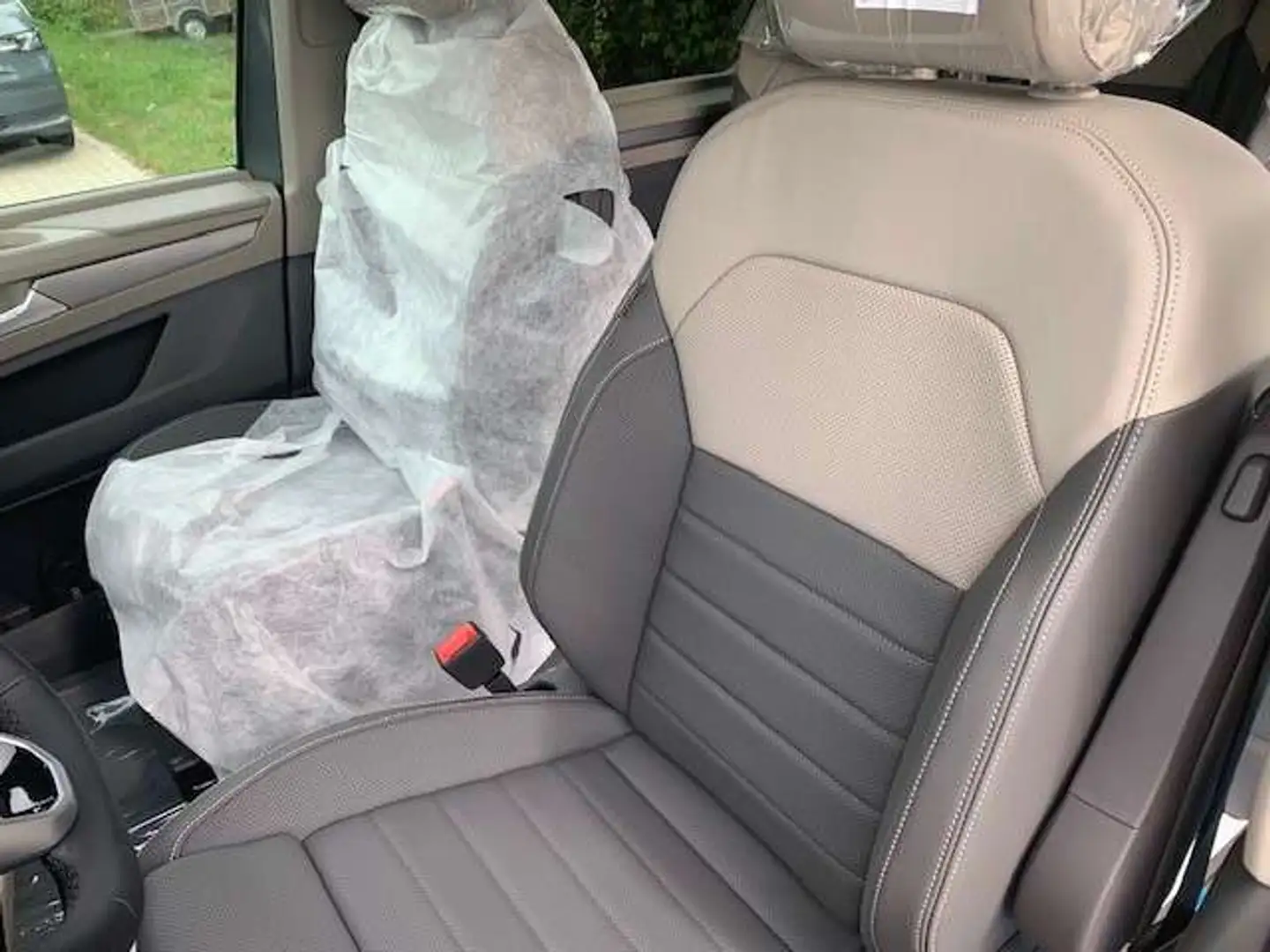 Volkswagen T7 Multivan EDITION LP TSI eHYBRID 4MOTION DSG6 Gris - 2