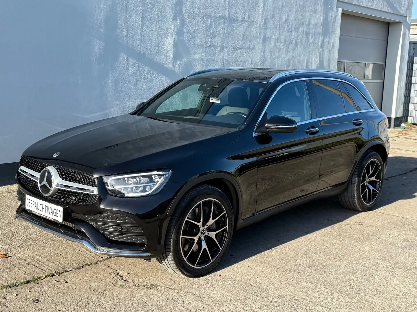 Mercedes-Benz GLC 300 d 4Matic AMG-Line, AHK,NAVI,DISTRONIC Schwarz - 1