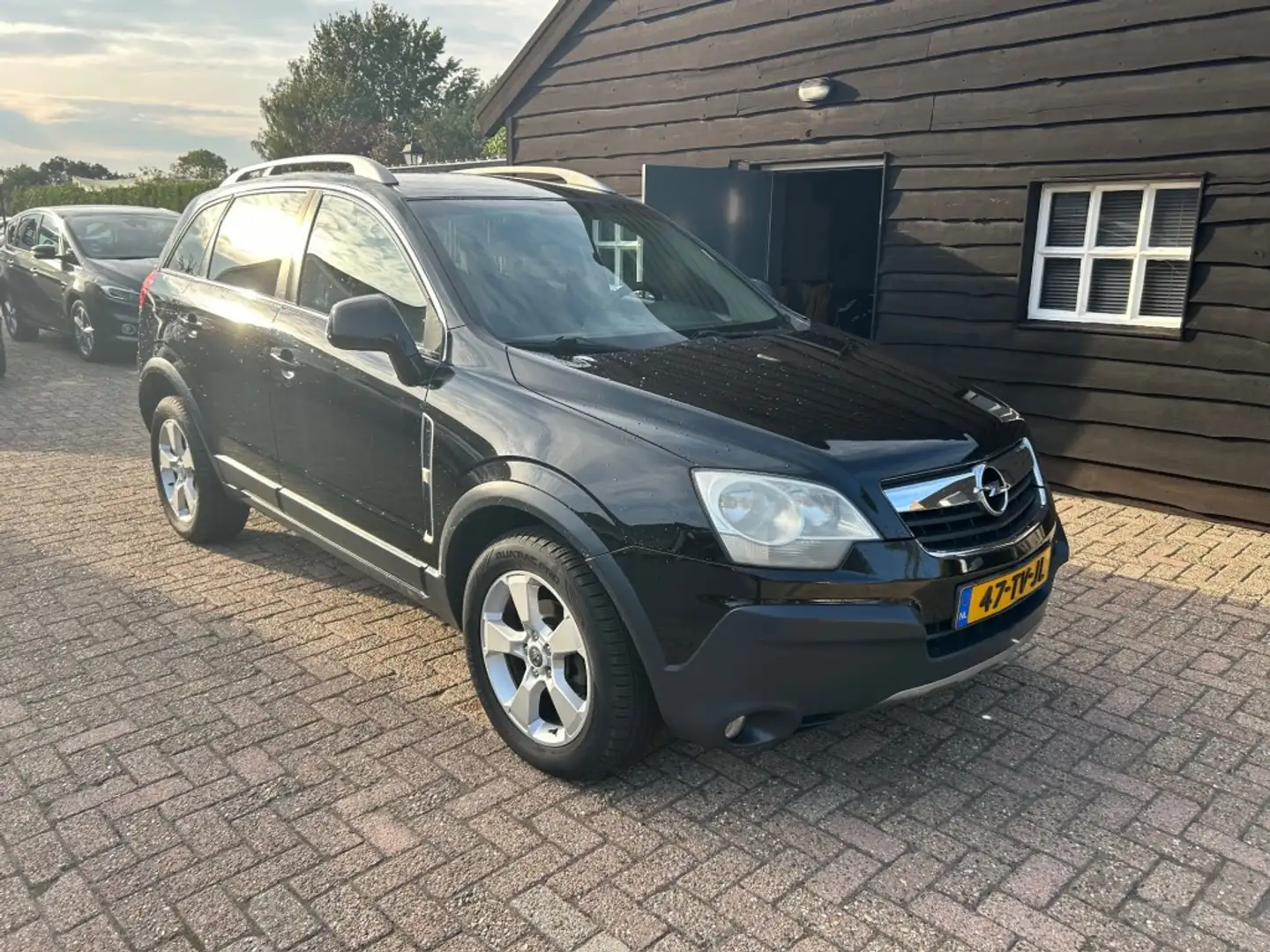 Opel Antara 2.4 1.6V Enjoy Zwart - 1