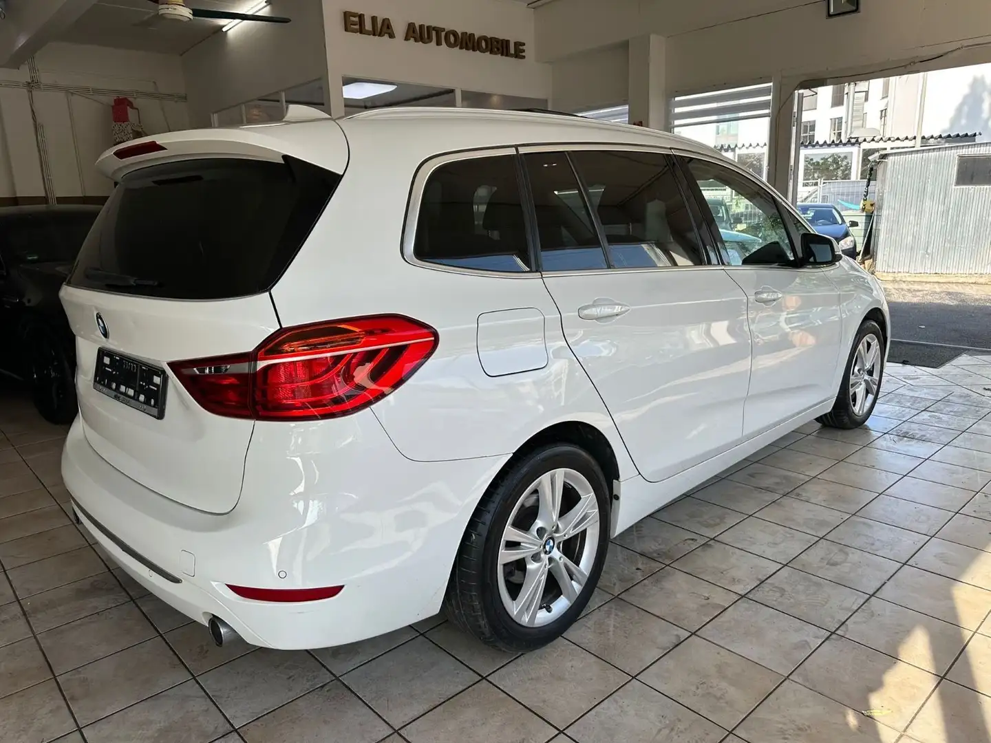BMW 220 BMW 220 d Gran Tourer Luxury Line 7 Sitze Leder Weiß - 2