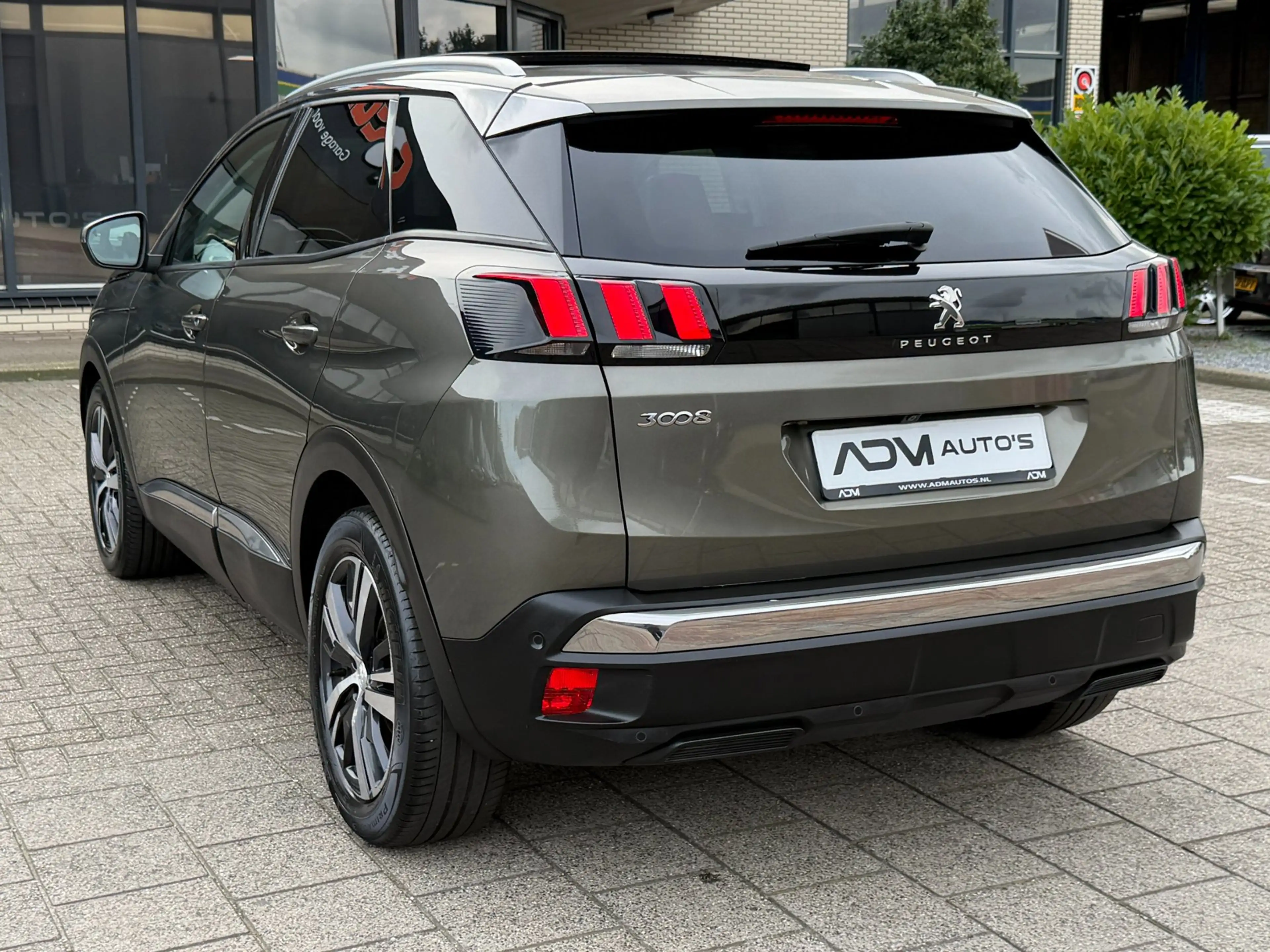 Peugeot 3008 1.2 PureTech Allure l PANO — photo 15