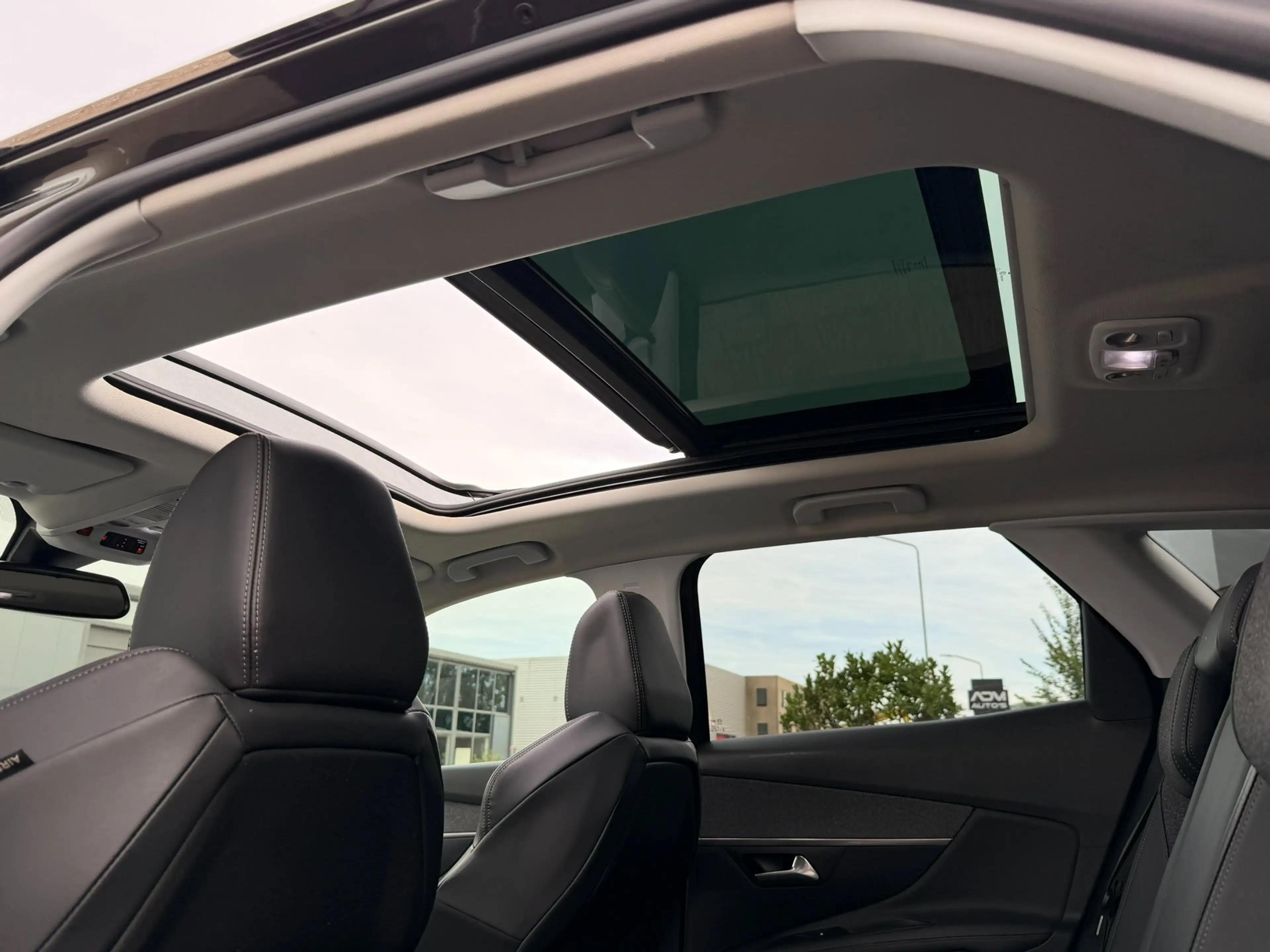 Peugeot 3008 1.2 PureTech Allure l PANO — photo 8