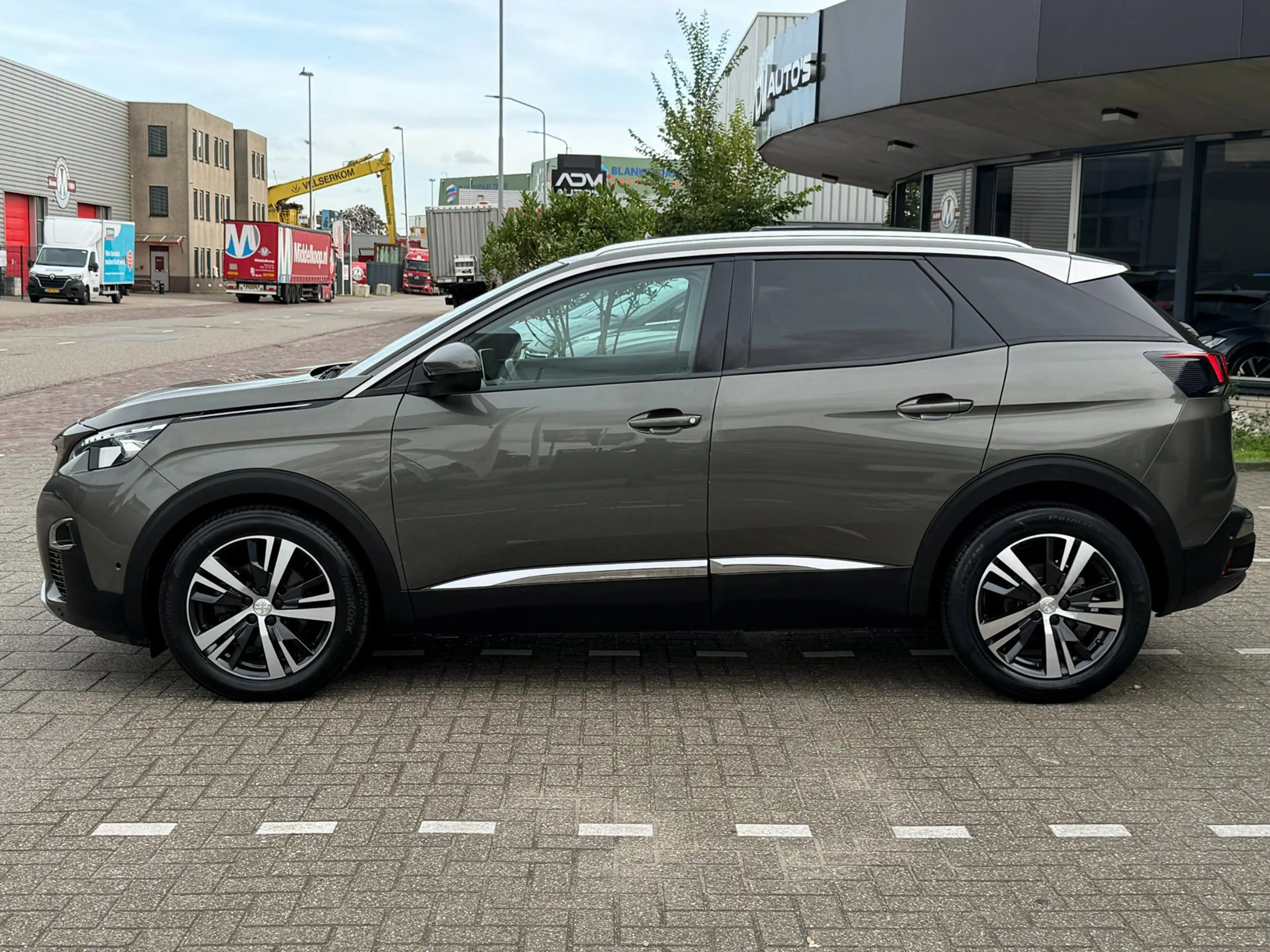 Peugeot 3008 1.2 PureTech Allure l PANO — photo 3