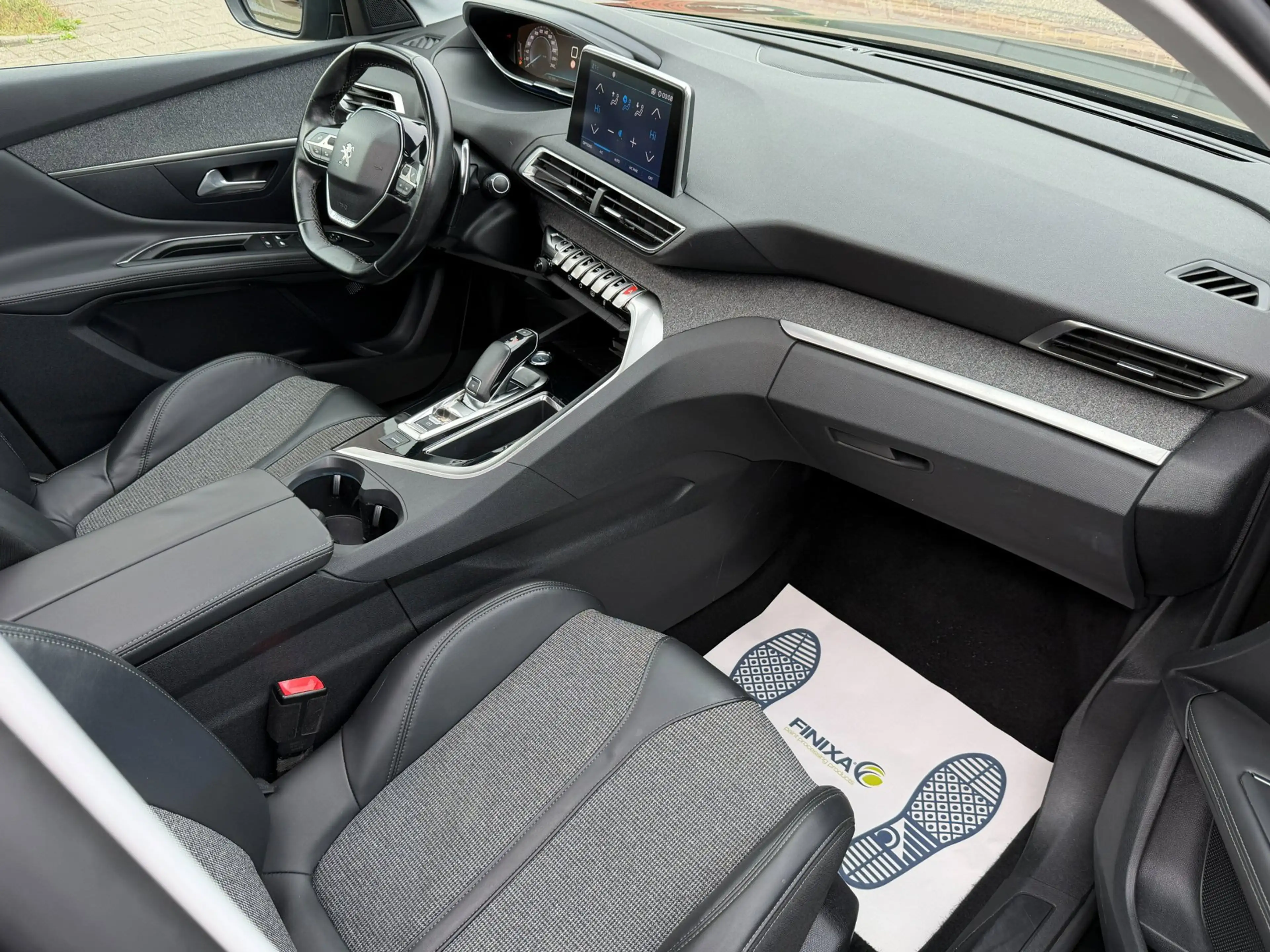 Peugeot 3008 1.2 PureTech Allure l PANO — photo 16