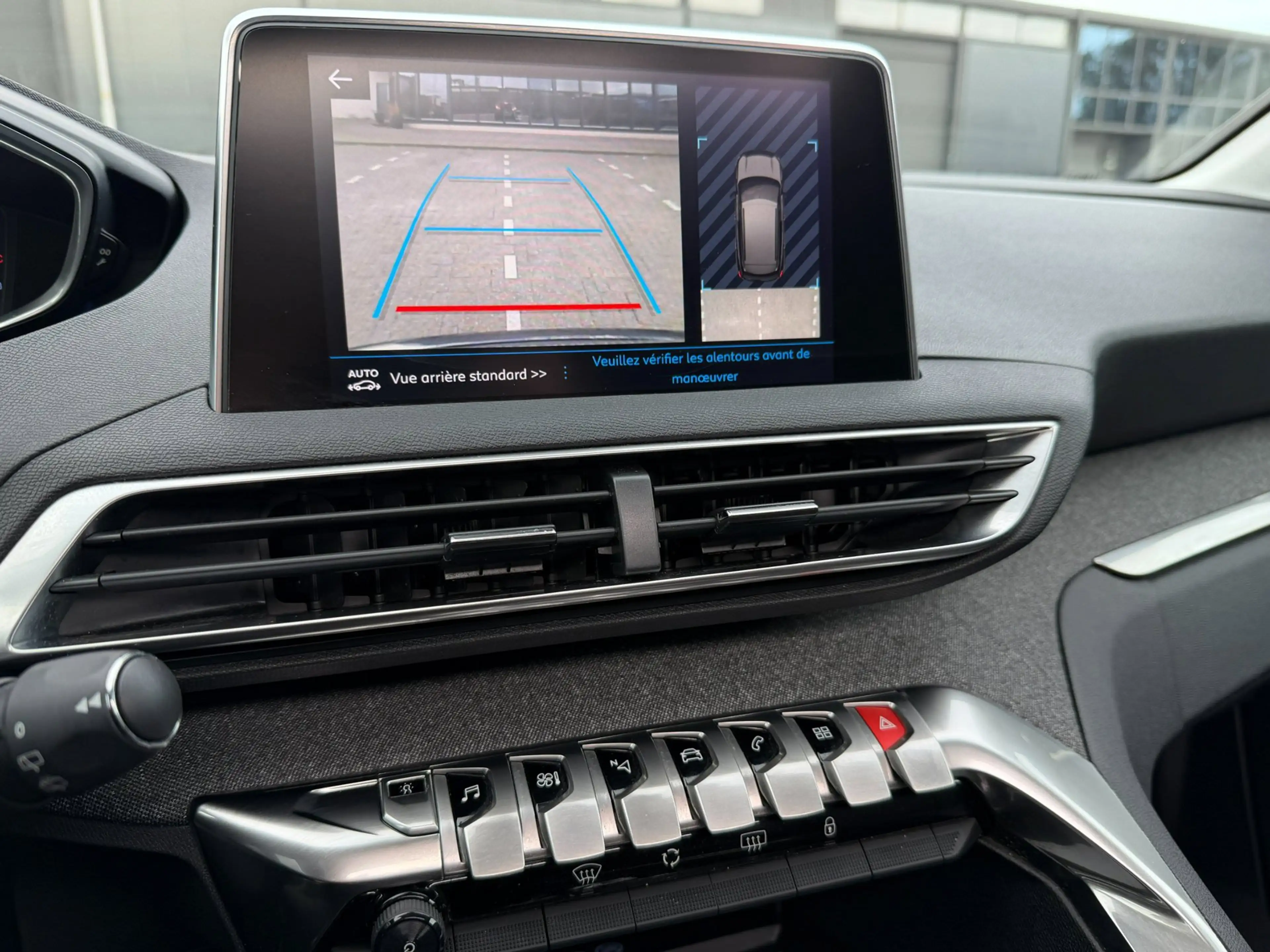 Peugeot 3008 1.2 PureTech Allure l PANO — photo 7