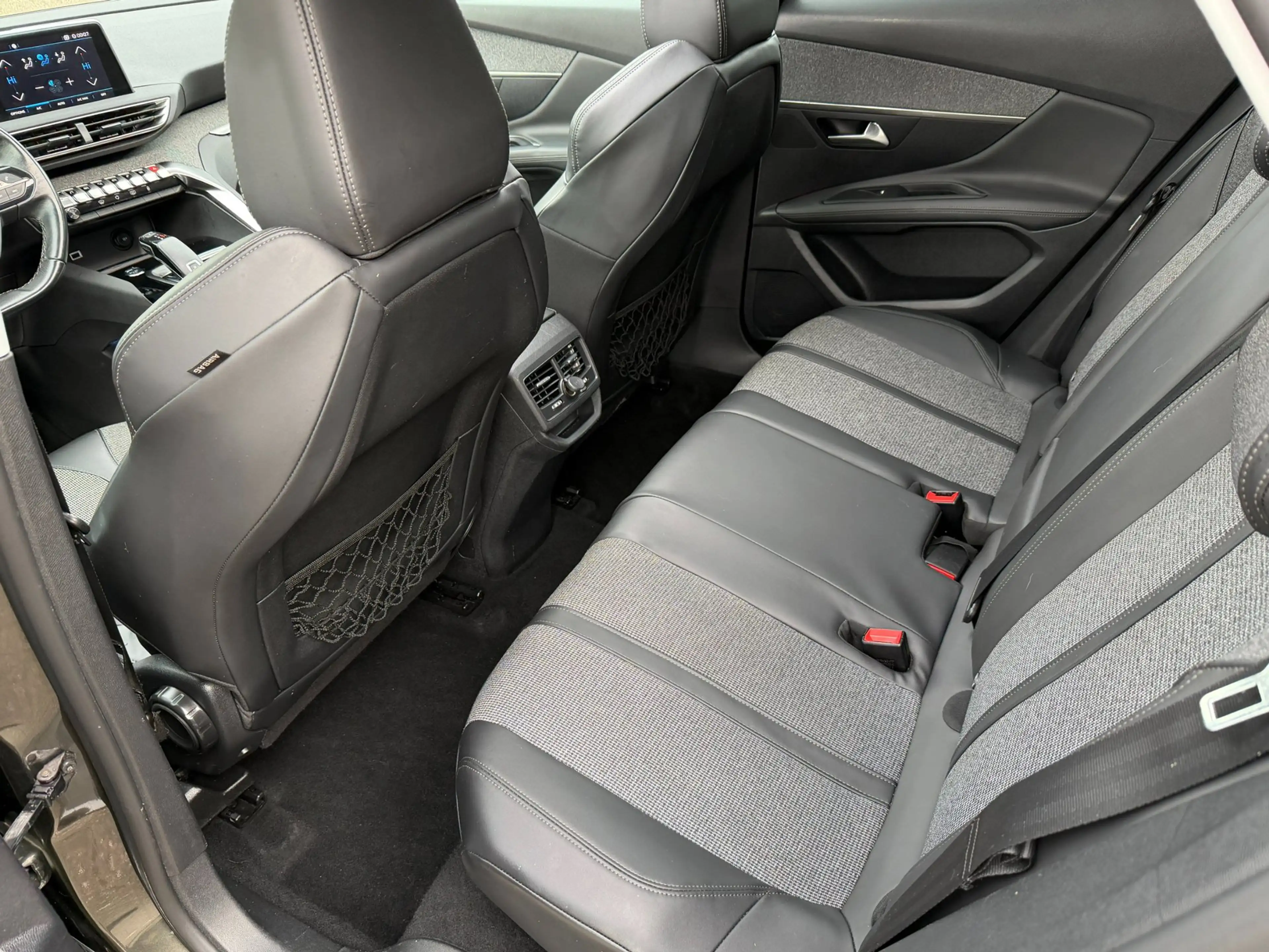 Peugeot 3008 1.2 PureTech Allure l PANO — photo 18
