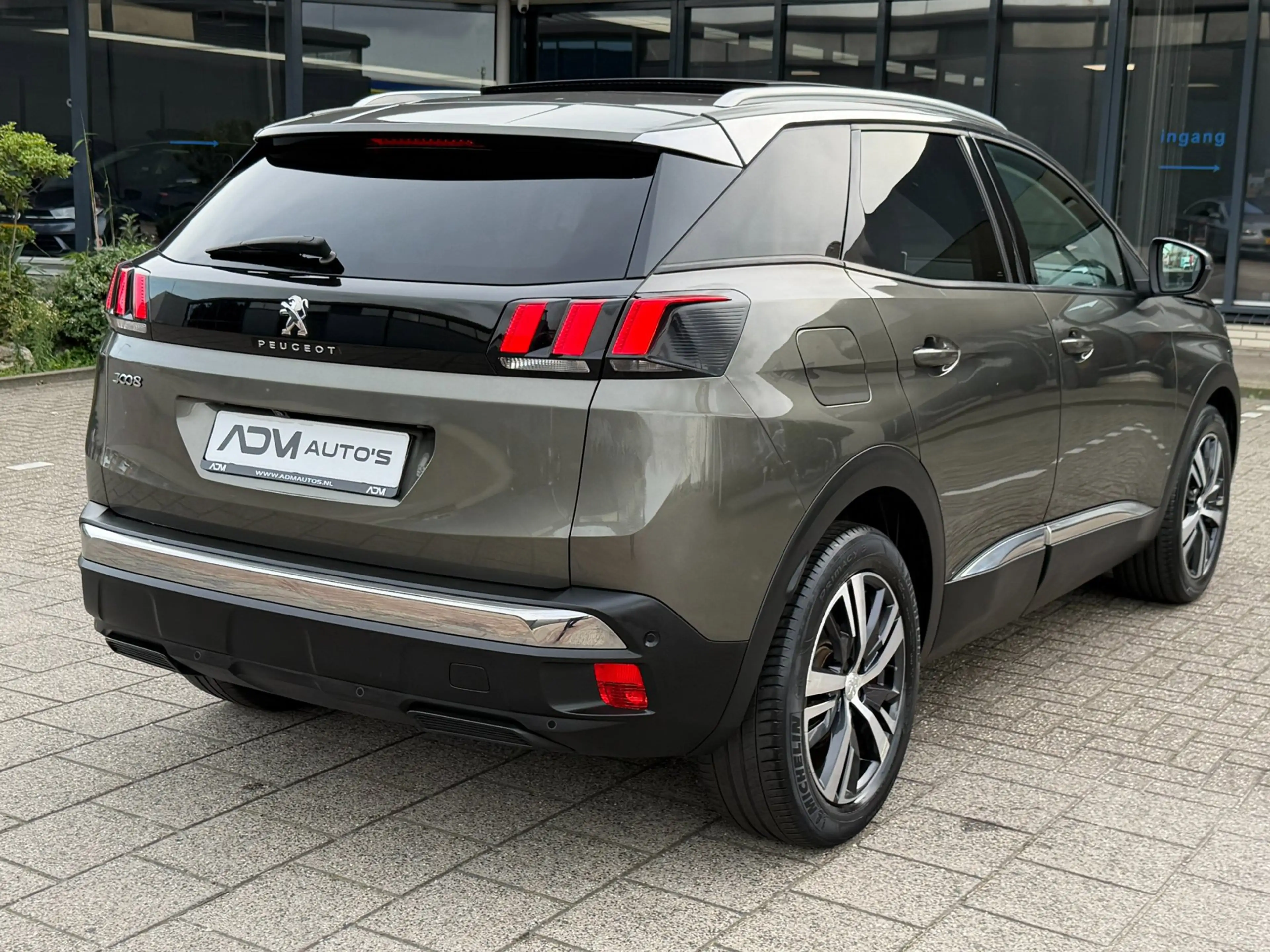 Peugeot 3008 1.2 PureTech Allure l PANO — photo 13