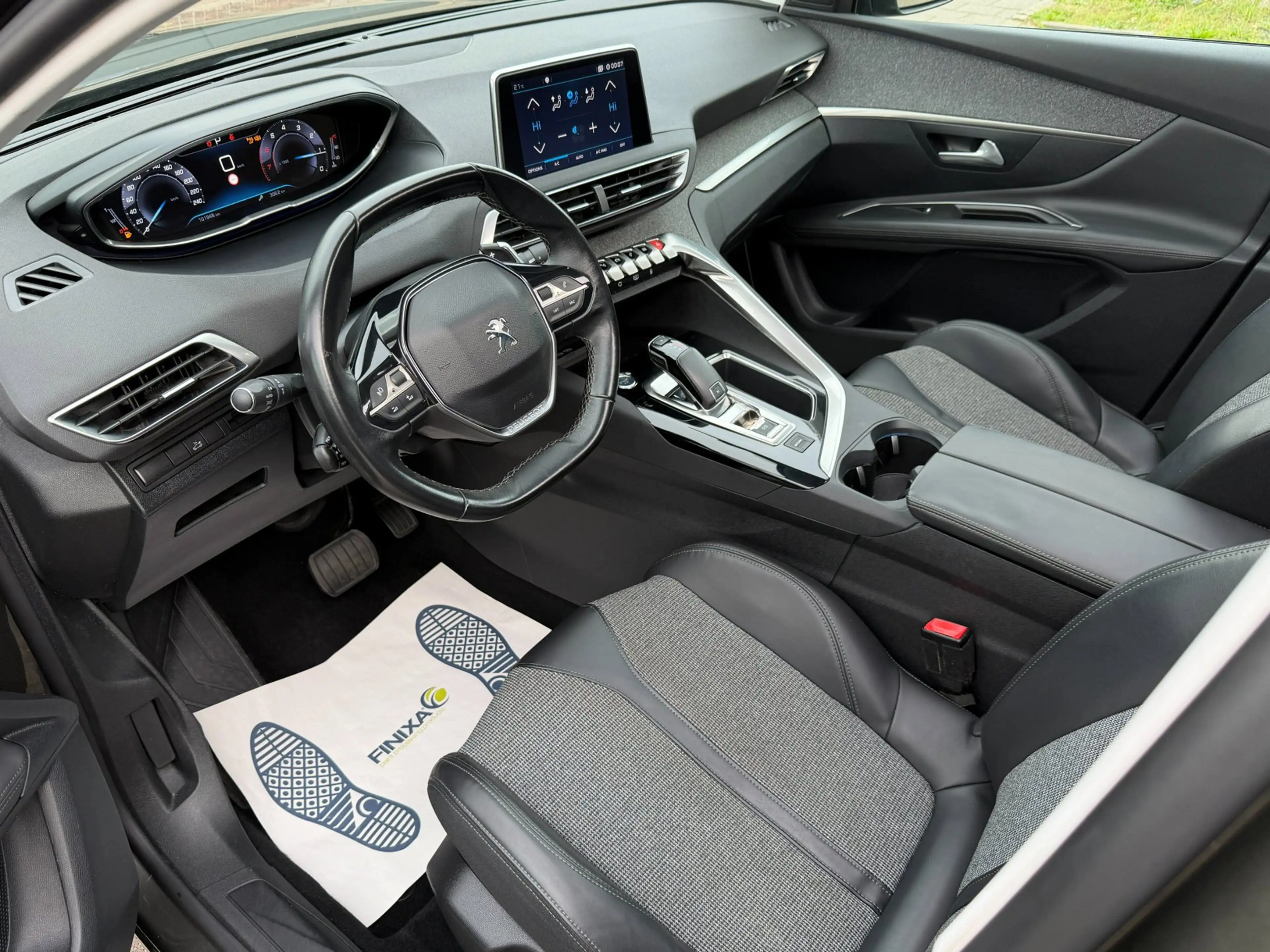 Peugeot 3008 1.2 PureTech Allure l PANO — photo 5