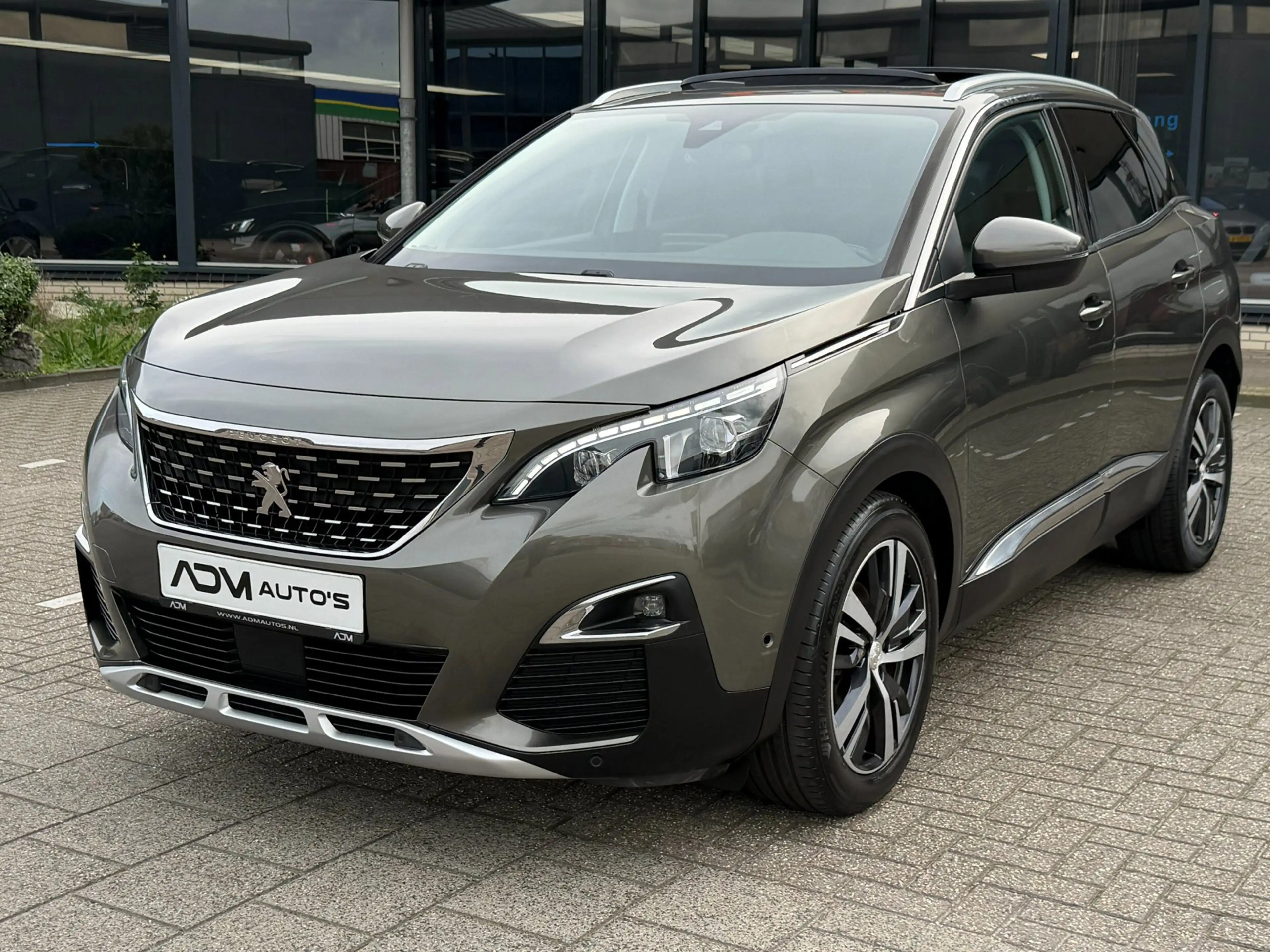 Peugeot 3008 1.2 PureTech Allure l PANO — photo 9