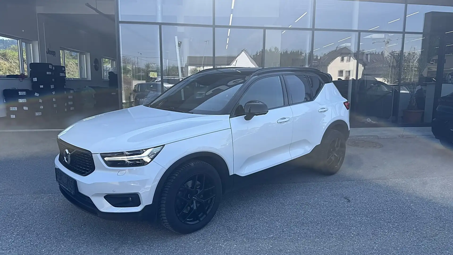 Volvo XC40 B4 AWD R-Design Geartronic Weiß - 2