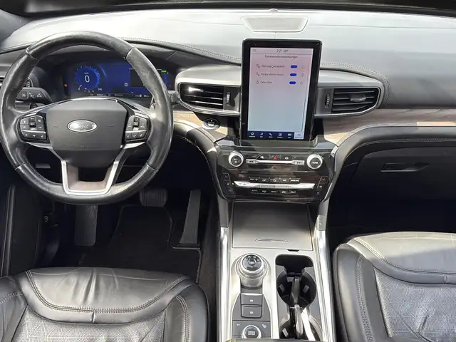 Ford Explorer view 17
