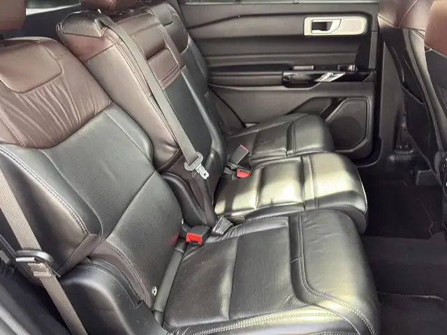 Ford Explorer view 21