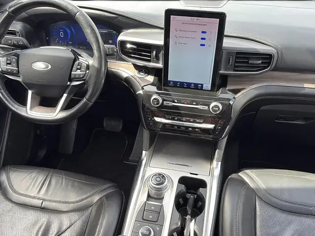 Ford Explorer view 19