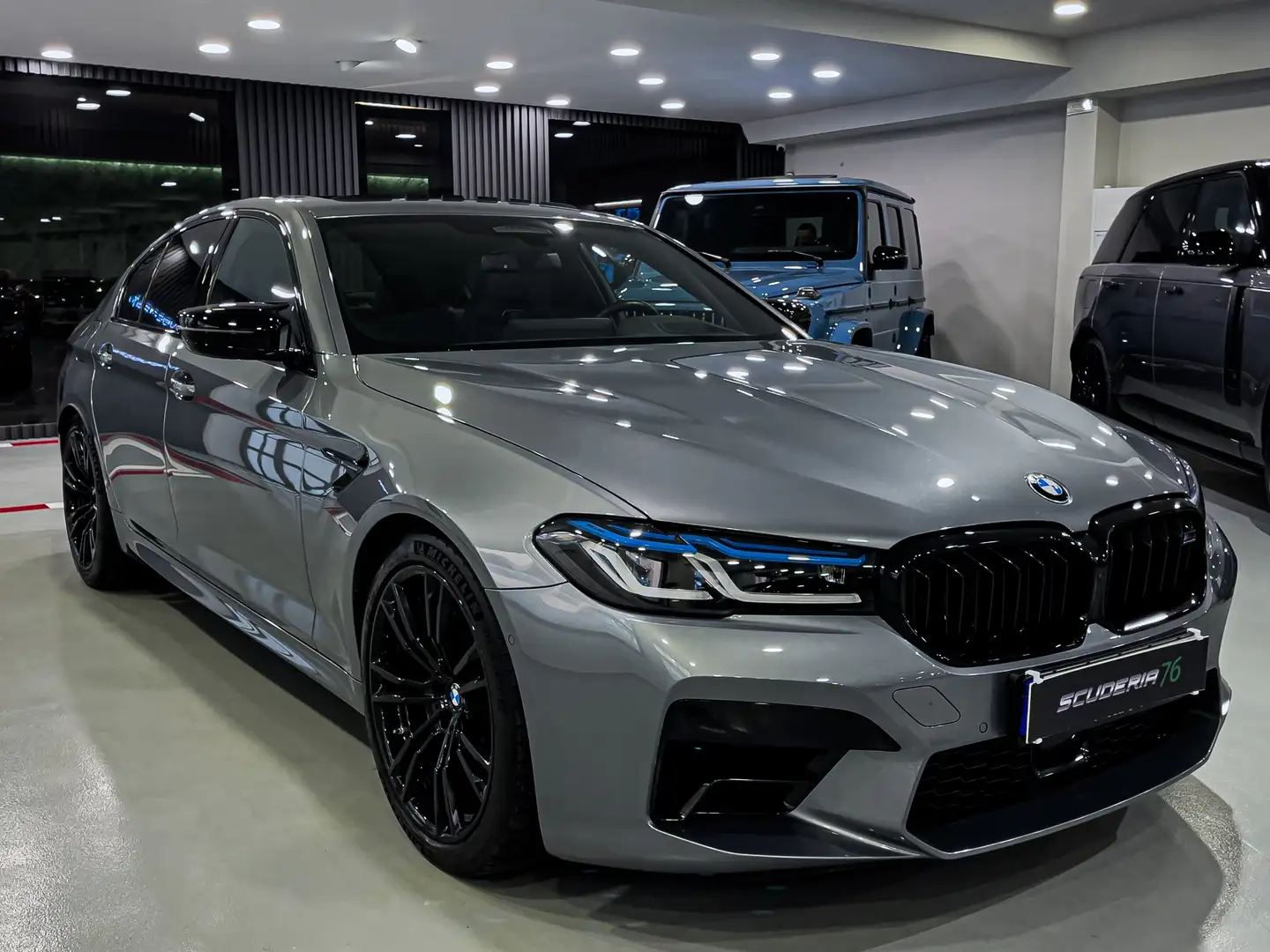 BMW M5 COMPETITION 625CV Grau - 2