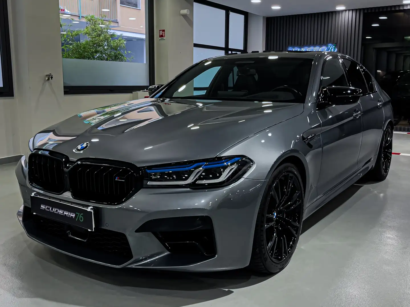 BMW M5 COMPETITION 625CV Šedá - 1