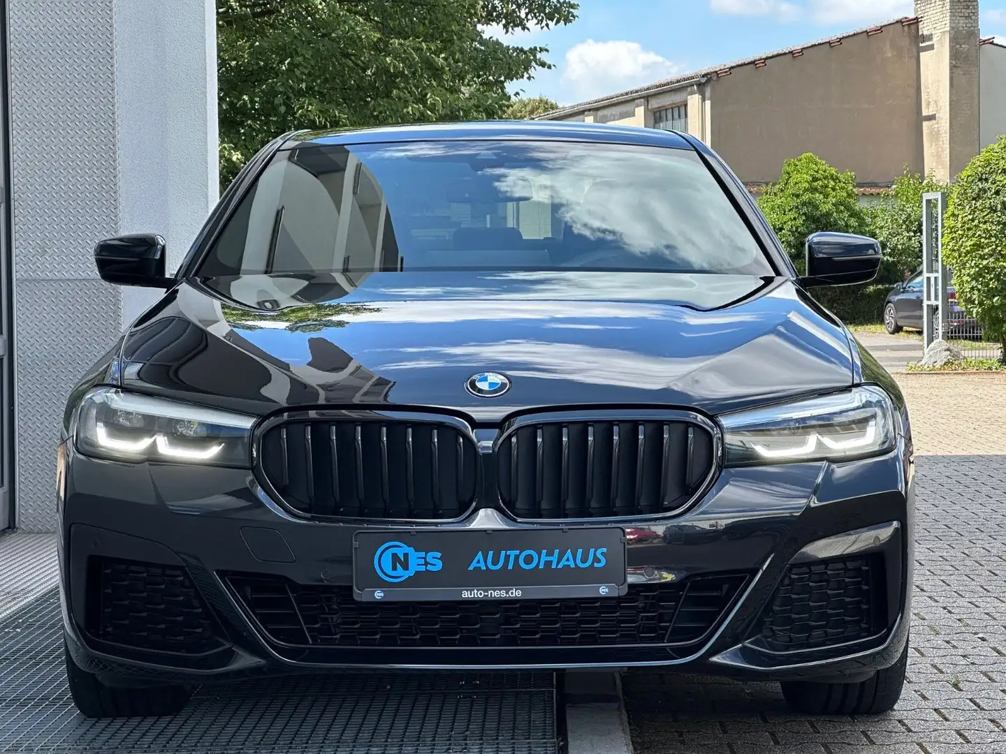 BMW 530 iA xDr*M SPORT*KAM*KOMFORTSITZE*HARMAN*HUD* Noir - 2