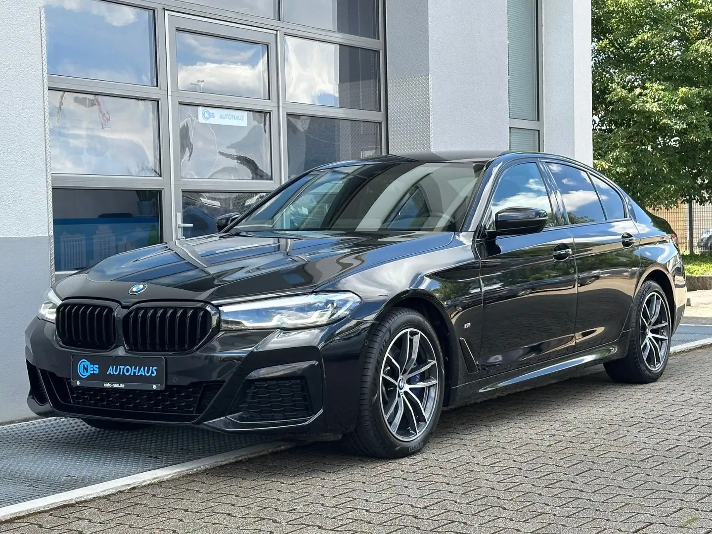 BMW 530 iA xDr*M SPORT*KAM*KOMFORTSITZE*HARMAN*HUD* Noir - 1