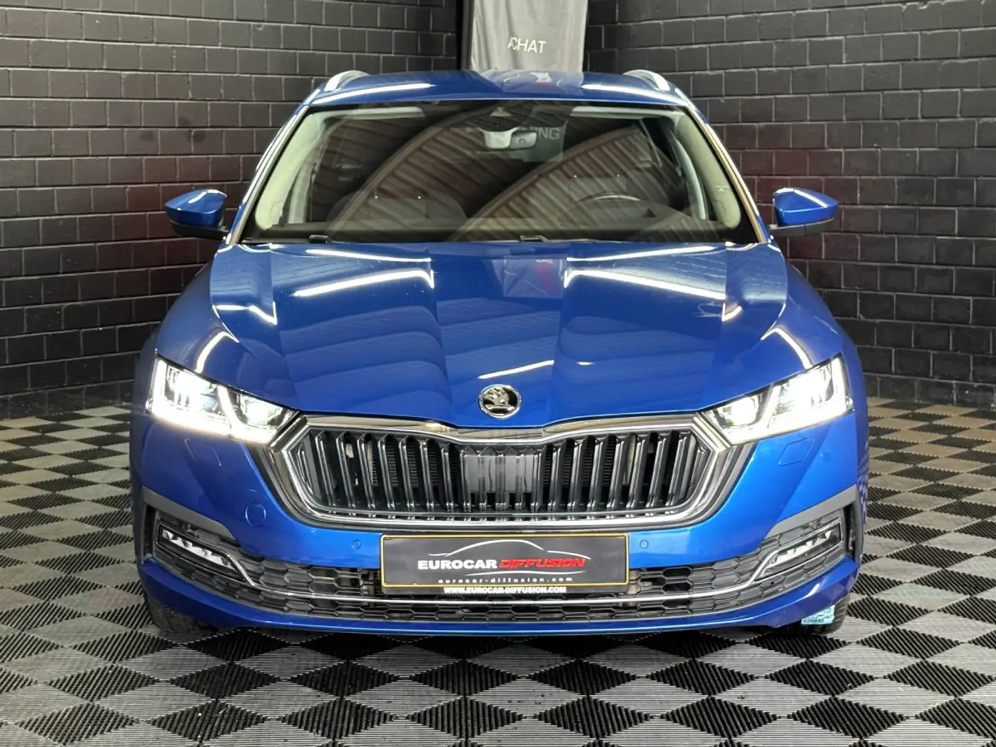 Skoda Octavia iV Combi Style 1.4 TSI PHEV 204CV DSG6**Matrix**Si Bleu - 2