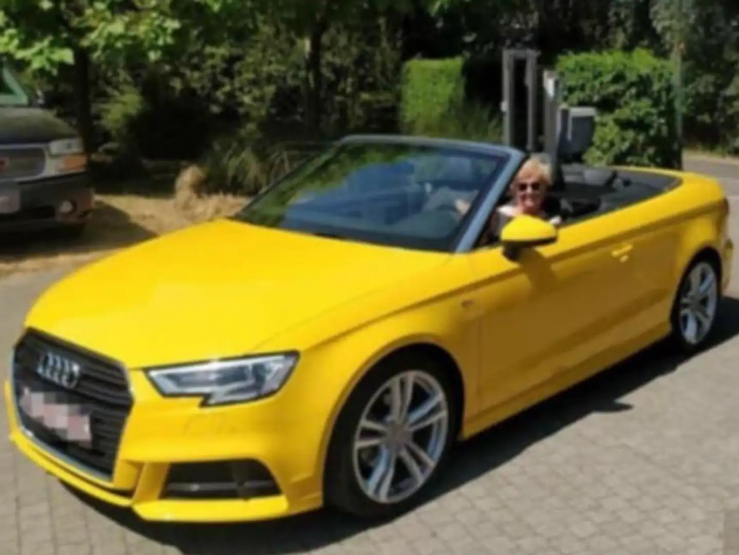 Audi A3 A3 1.4 TFSI Cabrio S tronic sport Jaune - 1