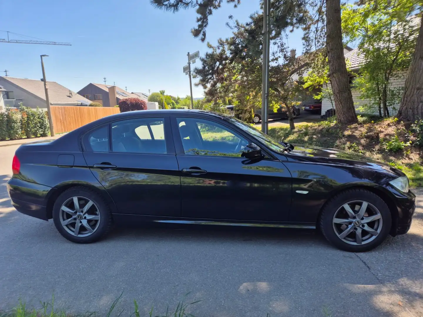 BMW 318 318d DPF Schwarz - 1