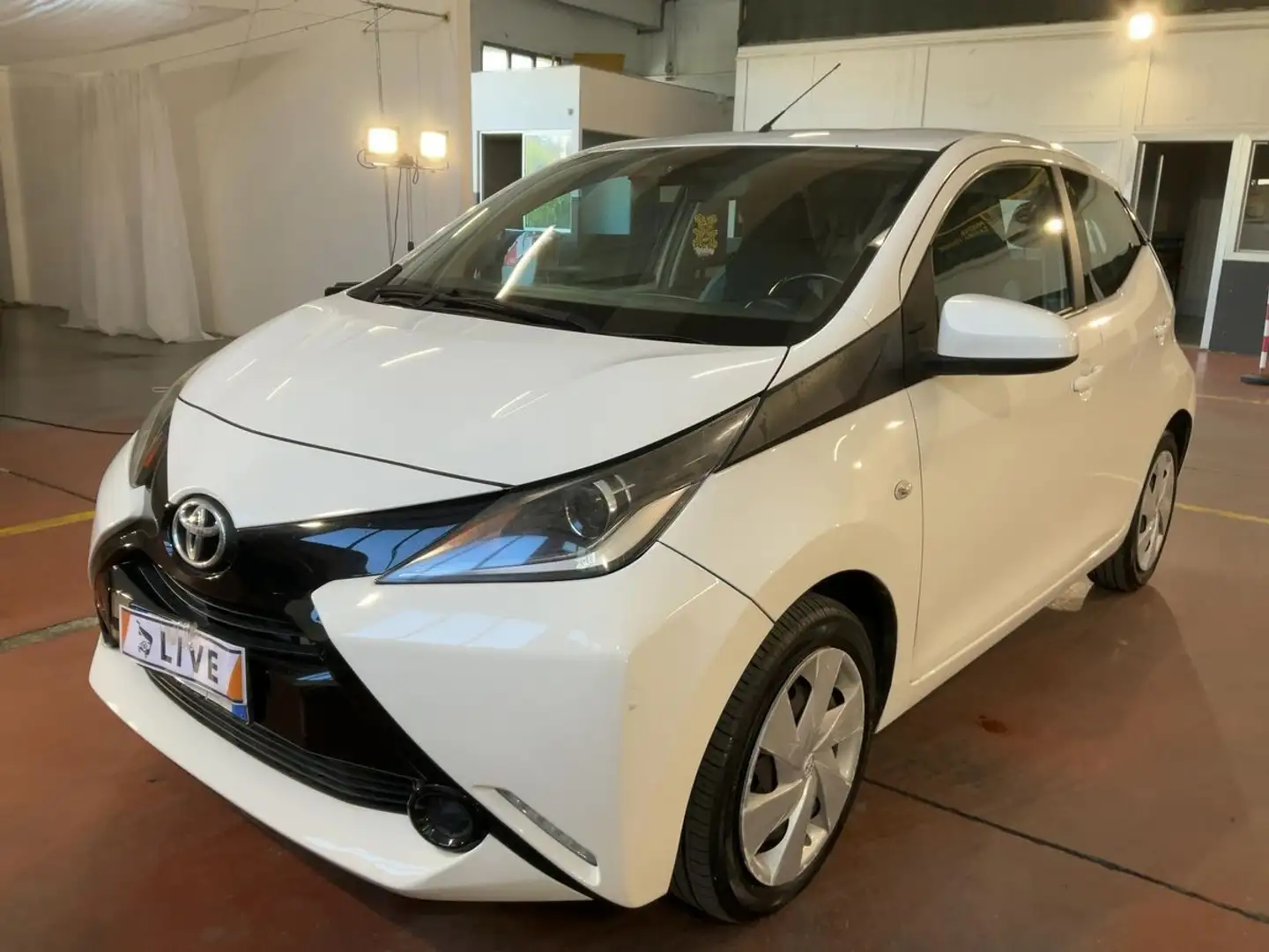 Toyota Aygo Aygo 1.0 VVT-i 69 CV 5 porte x-cool TSS Blanc - 1