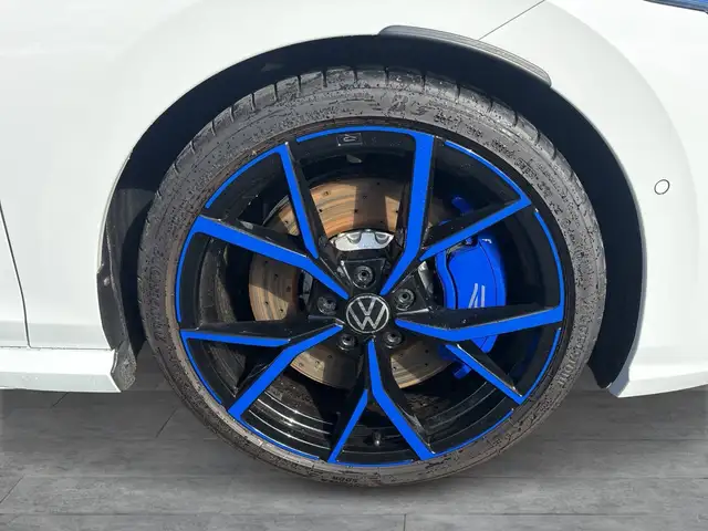 Volkswagen Golf view 8