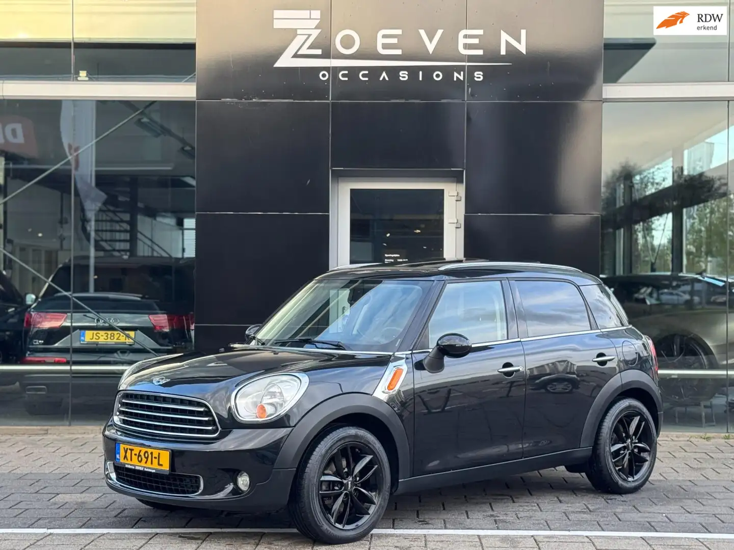 MINI Cooper Countryman Mini 1.6 Zwart - 1