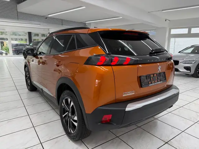 Peugeot 2008 view 2