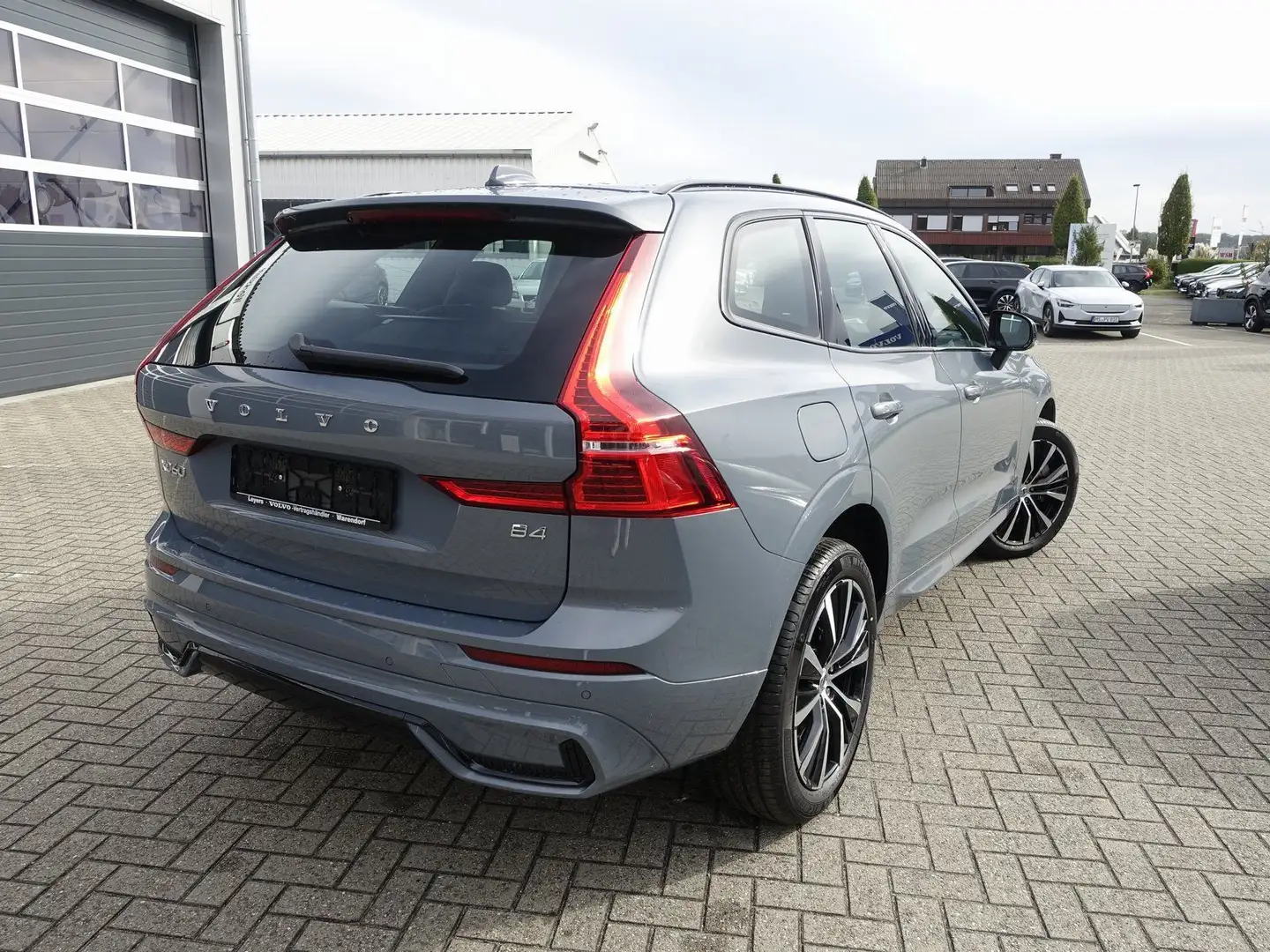 Volvo XC60 Plus B4 Dark/BLIS/Pano/H&K/Kamera/StndHz - 2